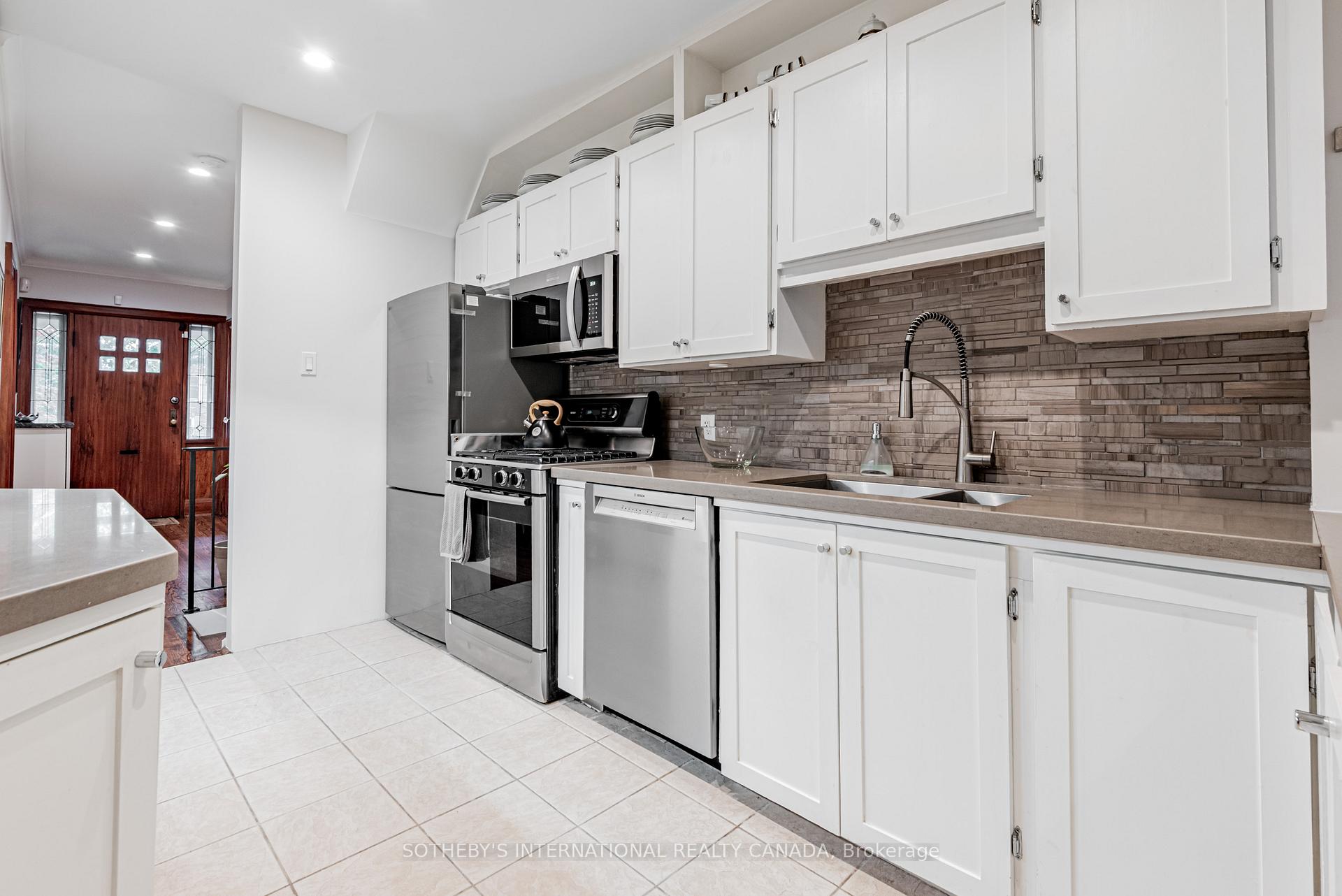 Photo 17 of 421 St Clair Avenue E, Toronto, Rosedale-Moore Park — HOMEH