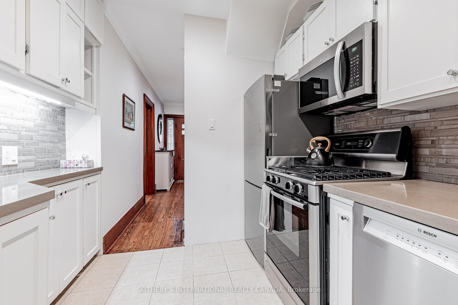 Photo 18 of 421 St Clair Avenue E, Toronto, Rosedale-Moore Park — HOMEH