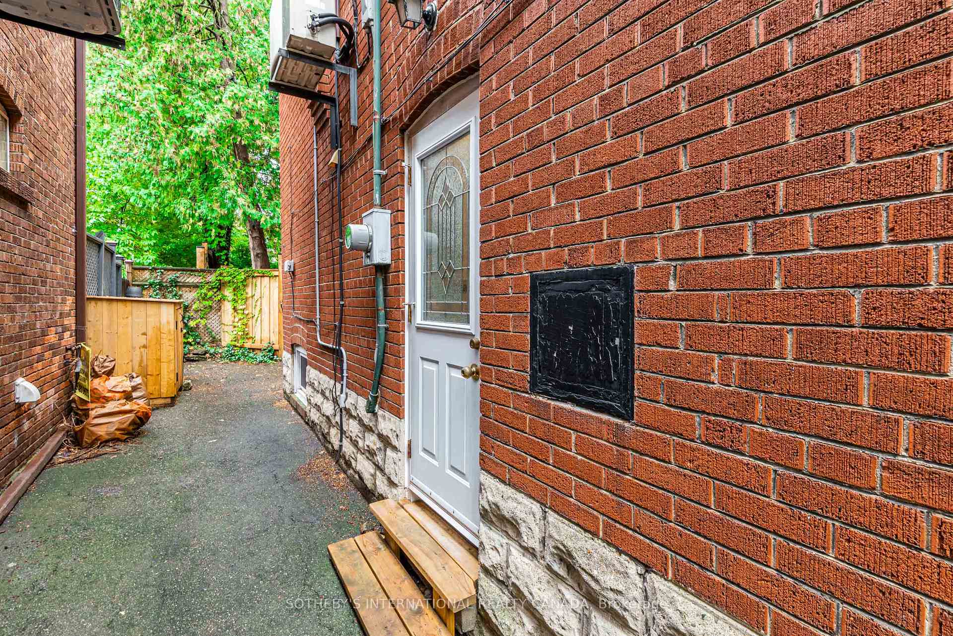 Photo 42 of 421 St Clair Avenue E, Toronto, Rosedale-Moore Park — HOMEH