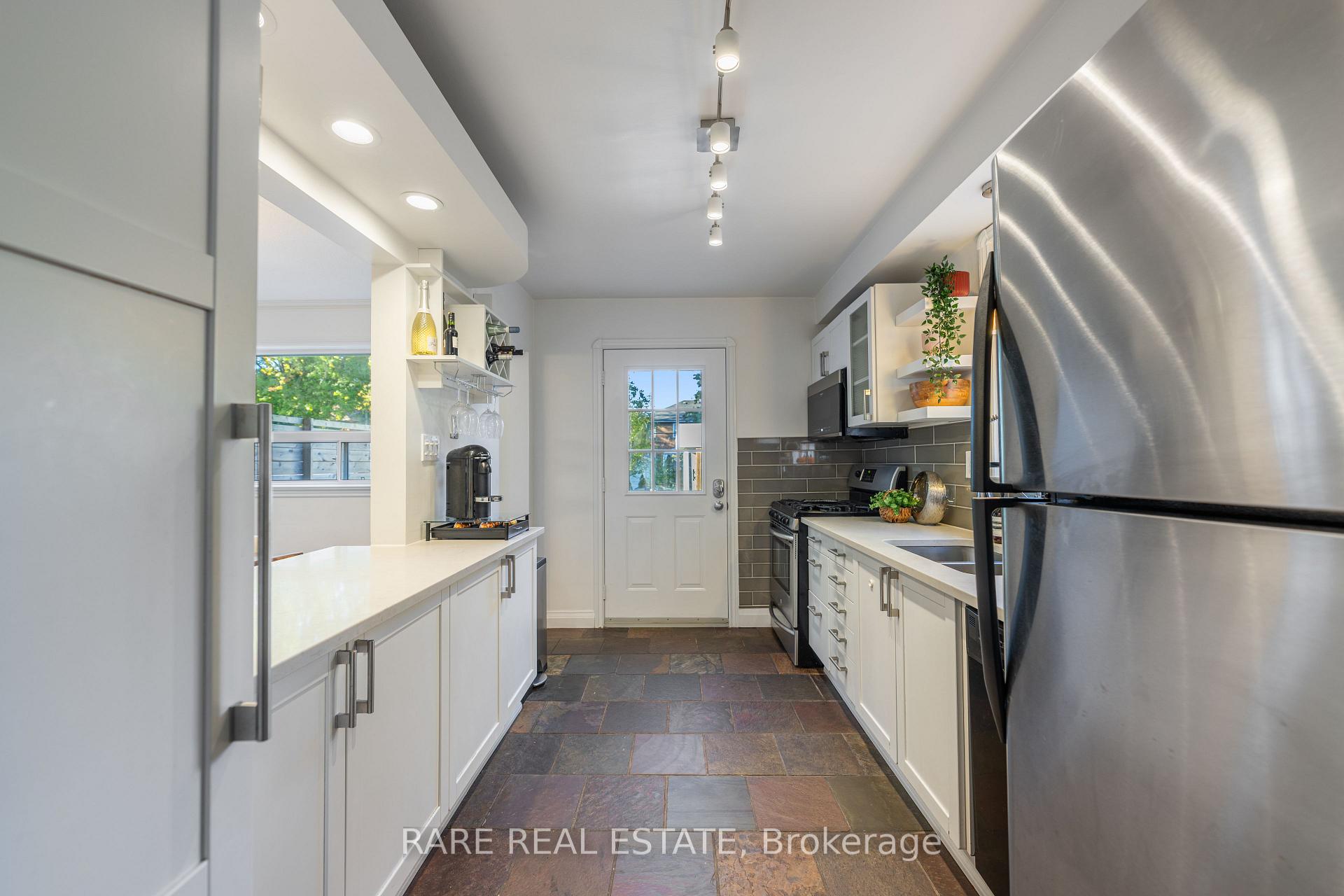 Photo 9 of 244 Donlea Drive, Toronto, Leaside — HOMEH
