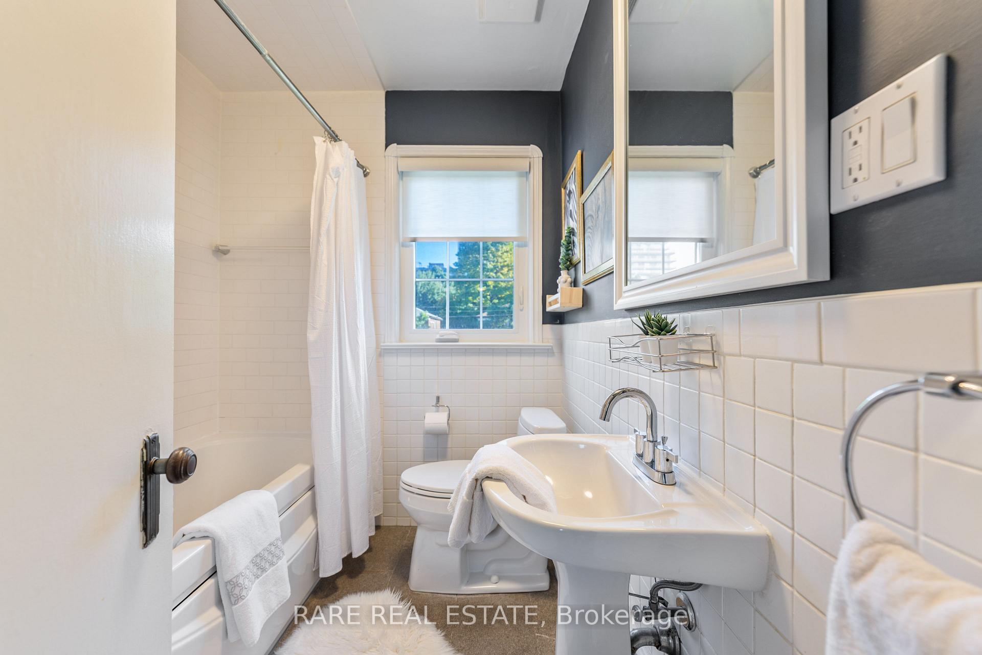 Photo 14 of 244 Donlea Drive, Toronto, Leaside — HOMEH