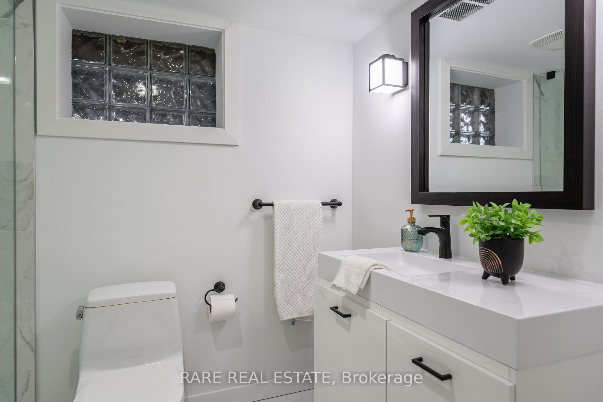 Photo 17 of 244 Donlea Drive, Toronto, Leaside — HOMEH