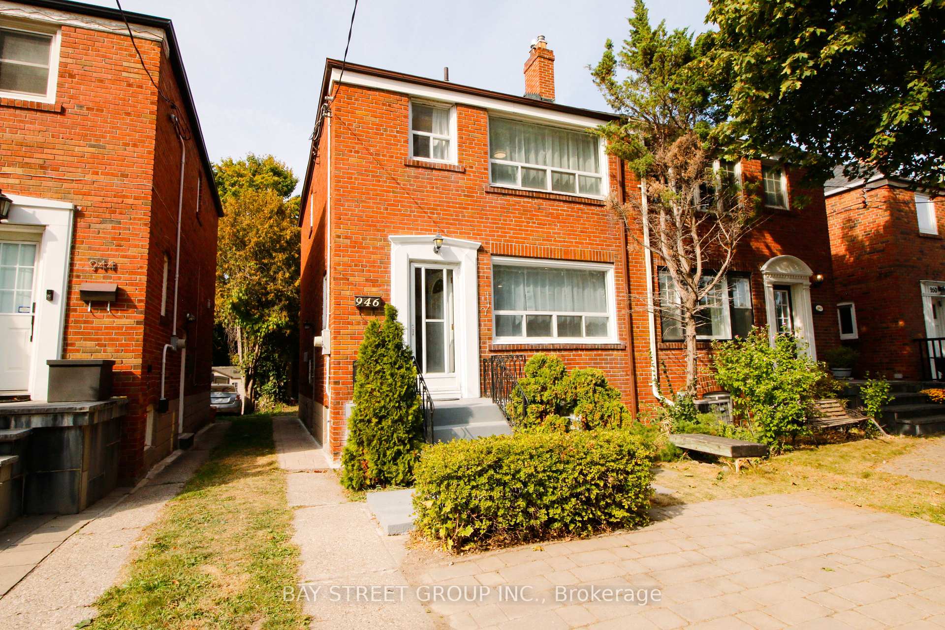 Photo 2 of 946 Eglinton Avenue E, Toronto, Leaside — HOMEH