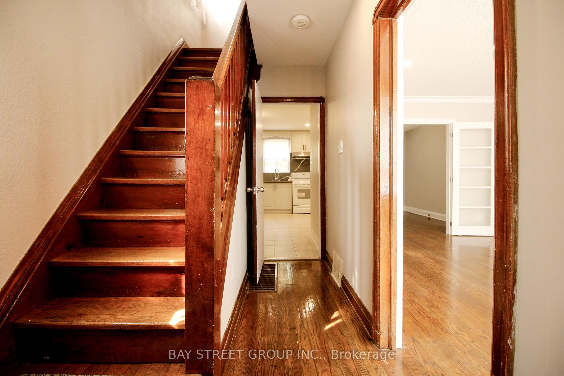 Photo 3 of 946 Eglinton Avenue E, Toronto, Leaside — HOMEH