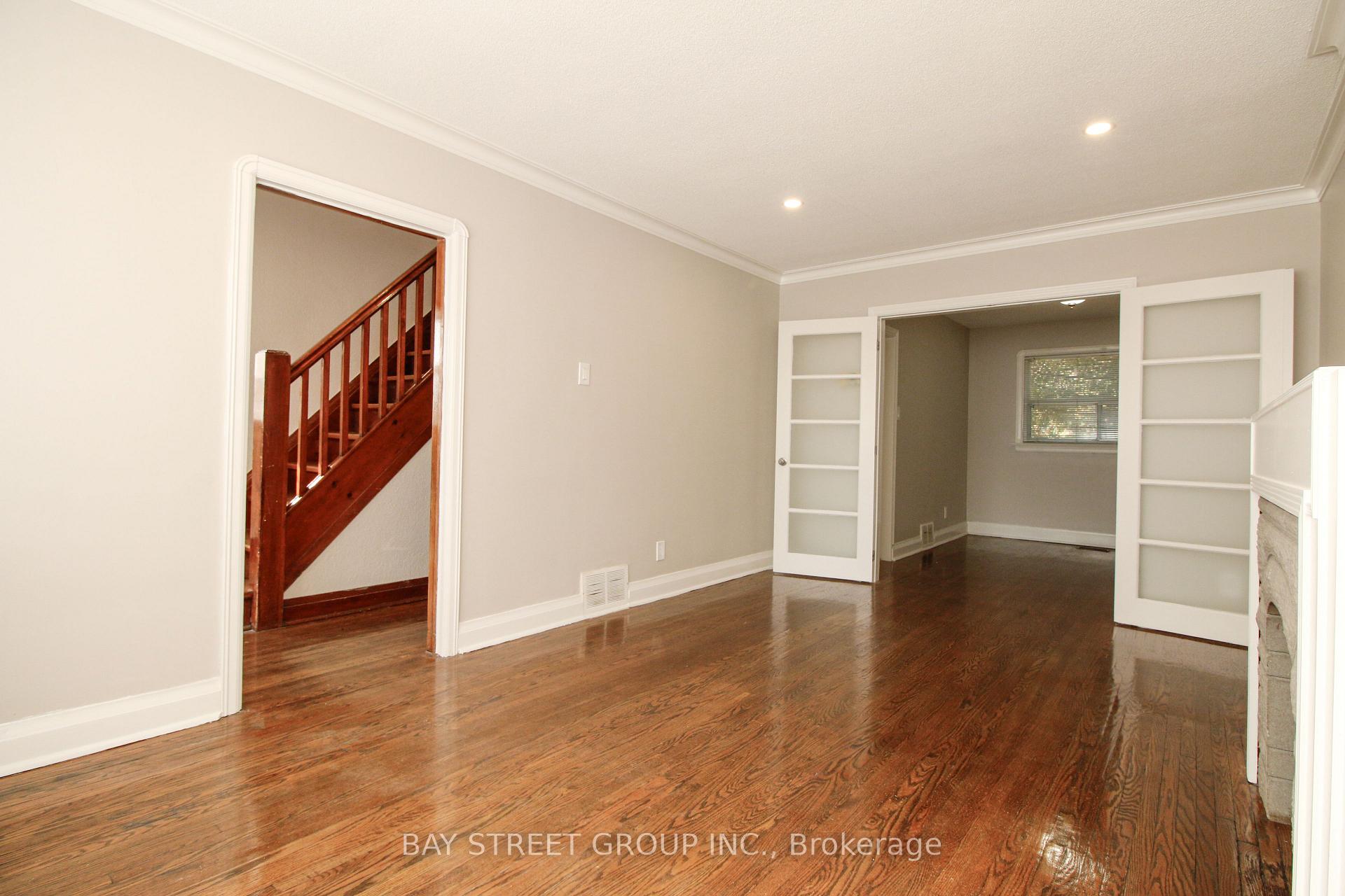 Photo 5 of 946 Eglinton Avenue E, Toronto, Leaside — HOMEH