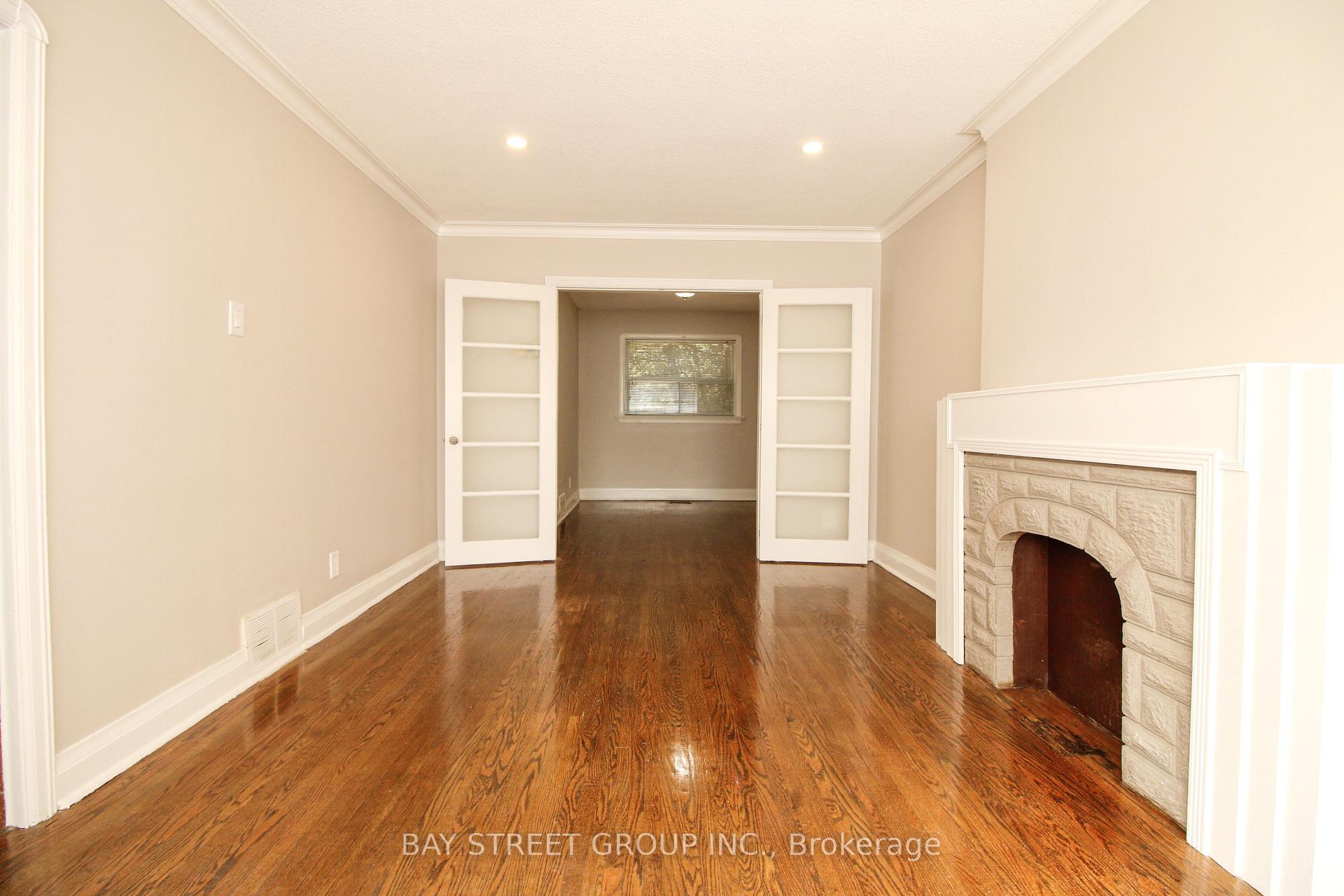 Photo 7 of 946 Eglinton Avenue E, Toronto, Leaside — HOMEH