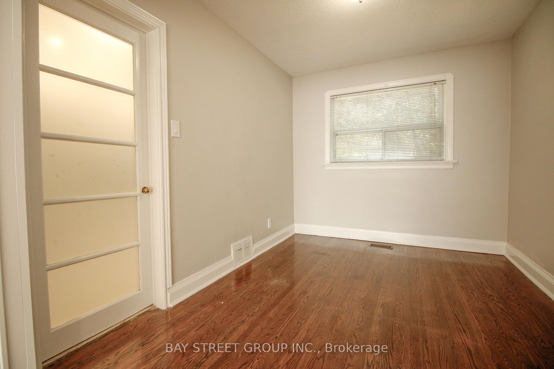Photo 8 of 946 Eglinton Avenue E, Toronto, Leaside — HOMEH