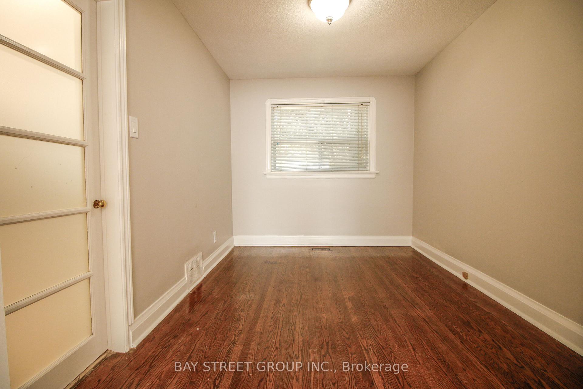 Photo 9 of 946 Eglinton Avenue E, Toronto, Leaside — HOMEH