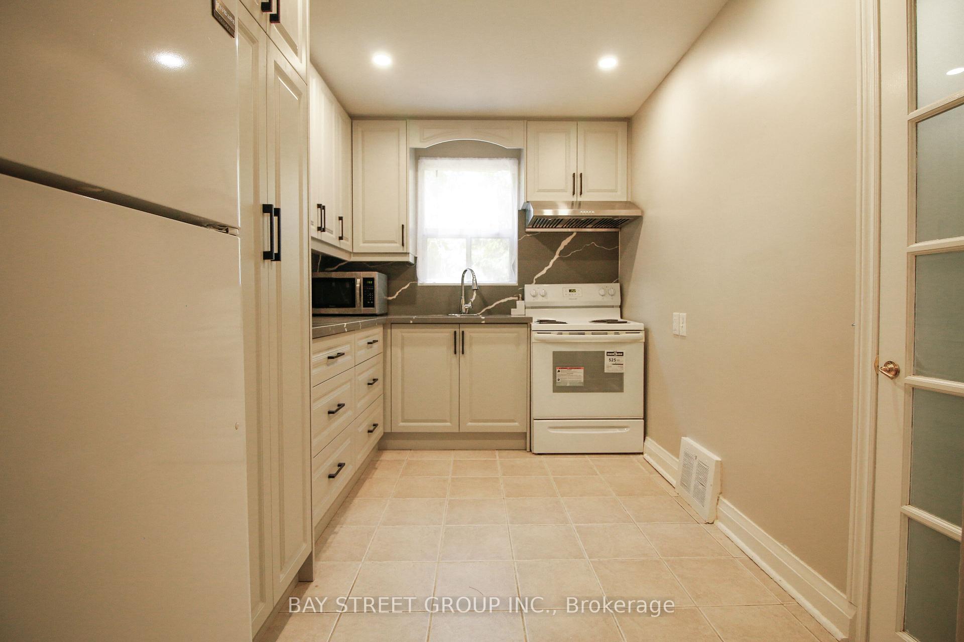 Photo 10 of 946 Eglinton Avenue E, Toronto, Leaside — HOMEH