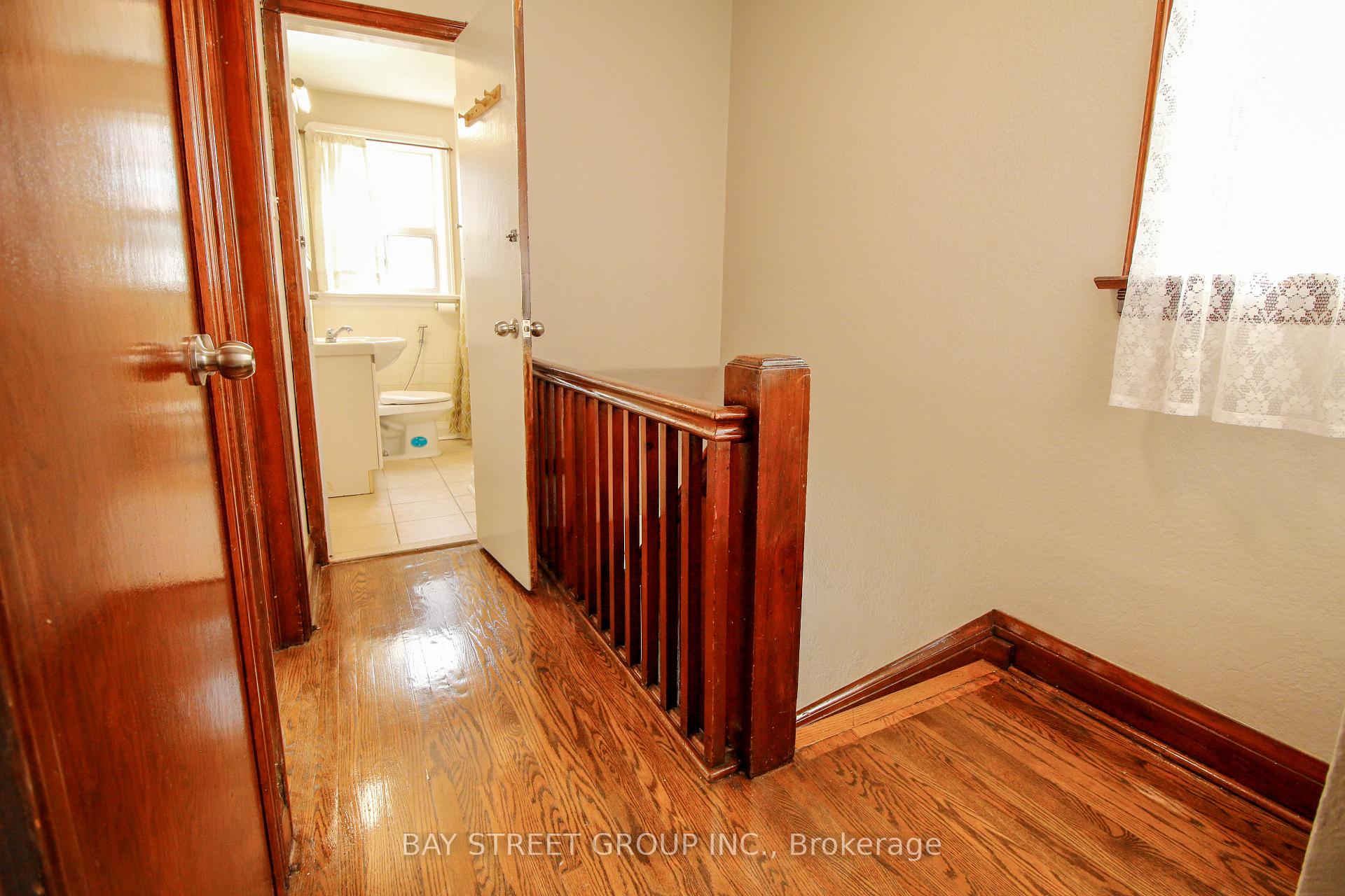 Photo 12 of 946 Eglinton Avenue E, Toronto, Leaside — HOMEH