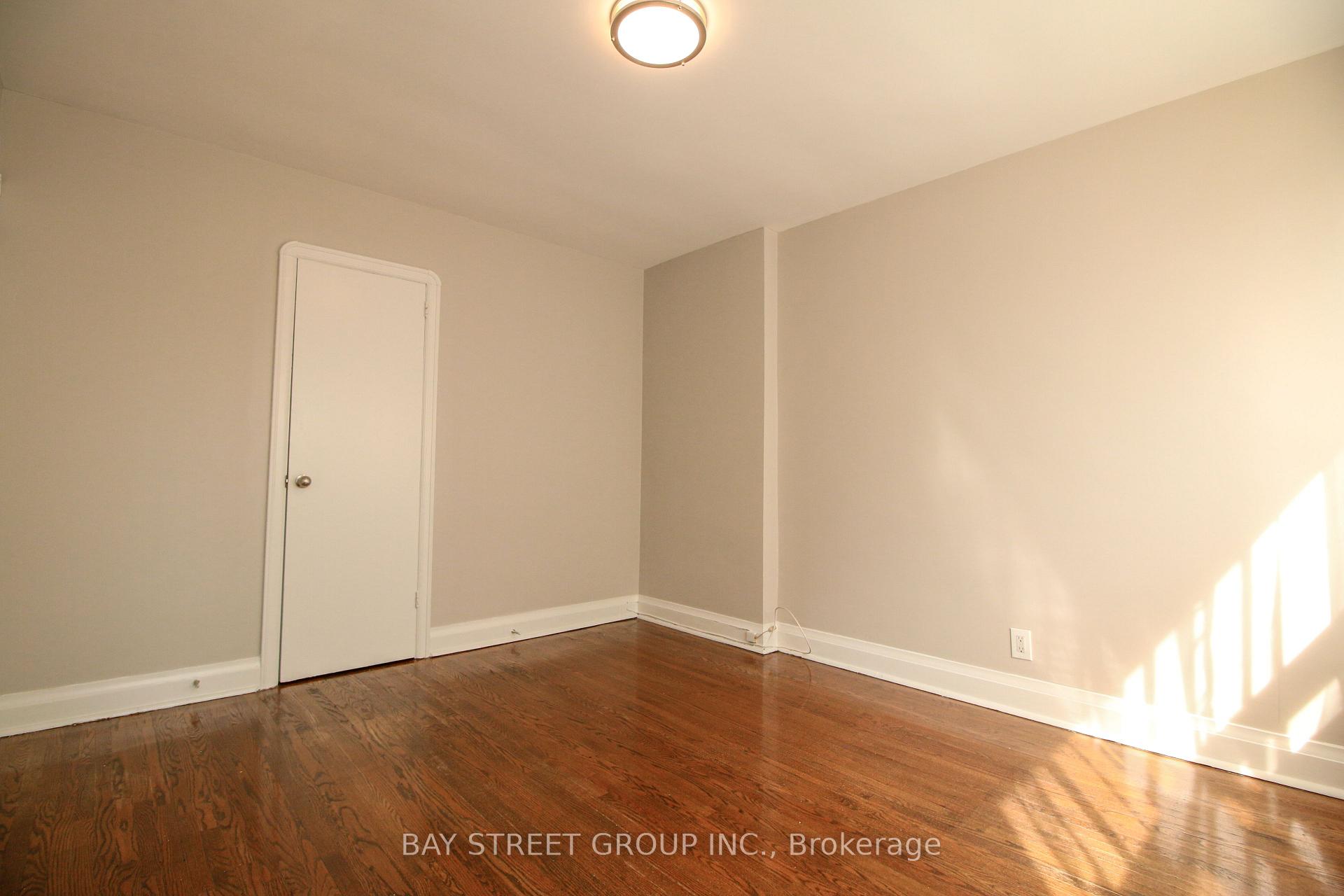 Photo 14 of 946 Eglinton Avenue E, Toronto, Leaside — HOMEH