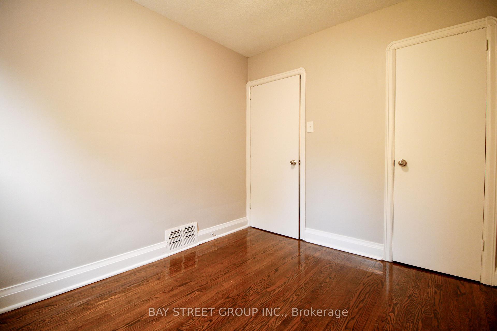 Photo 19 of 946 Eglinton Avenue E, Toronto, Leaside — HOMEH