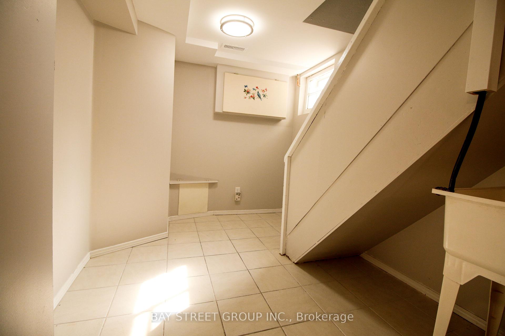 Photo 22 of 946 Eglinton Avenue E, Toronto, Leaside — HOMEH
