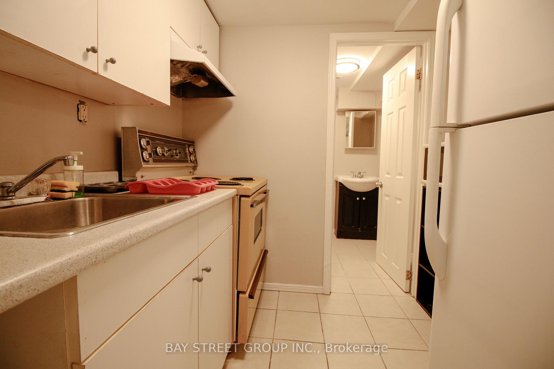 Photo 25 of 946 Eglinton Avenue E, Toronto, Leaside — HOMEH
