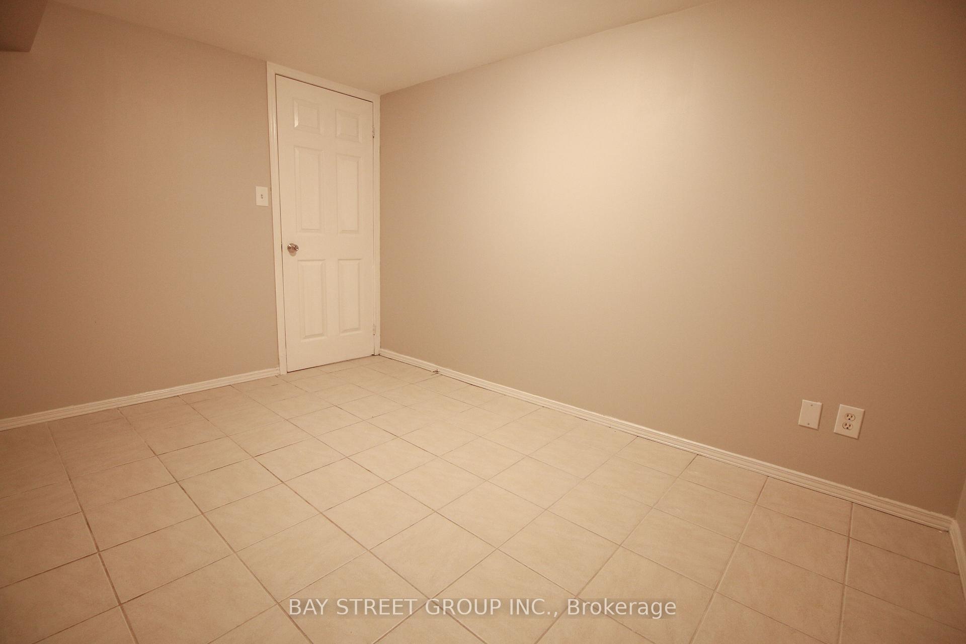 Photo 30 of 946 Eglinton Avenue E, Toronto, Leaside — HOMEH