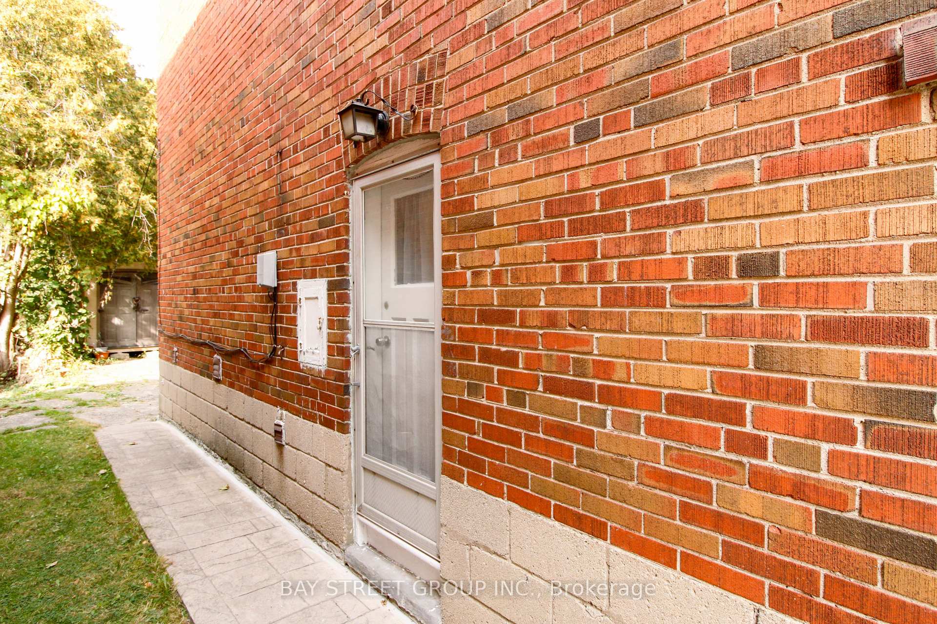 Photo 32 of 946 Eglinton Avenue E, Toronto, Leaside — HOMEH