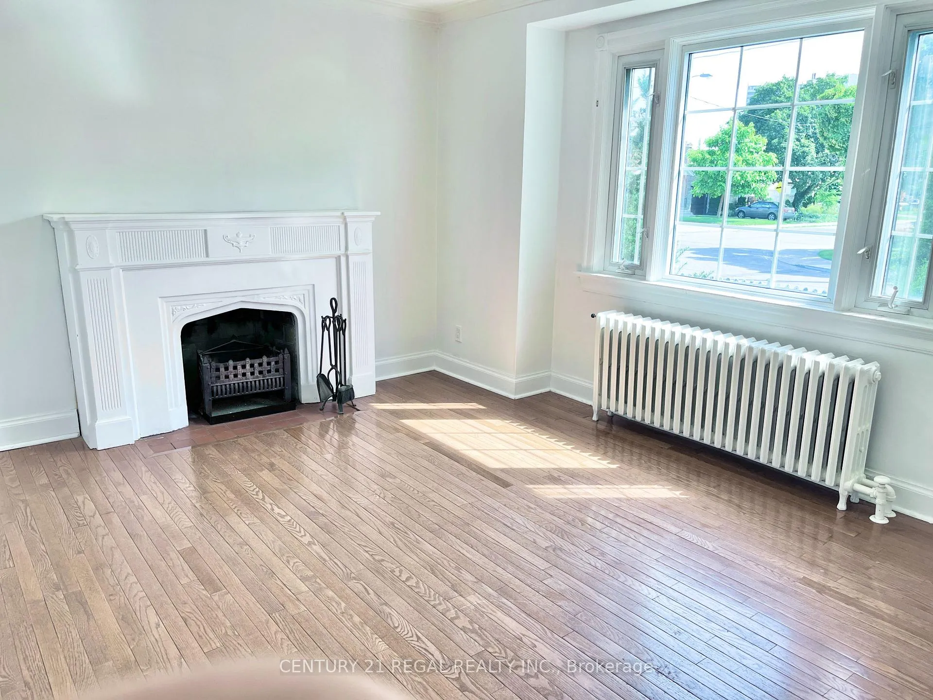 Photo 2 of 493 Plains Road, Toronto, East York — HOMEH