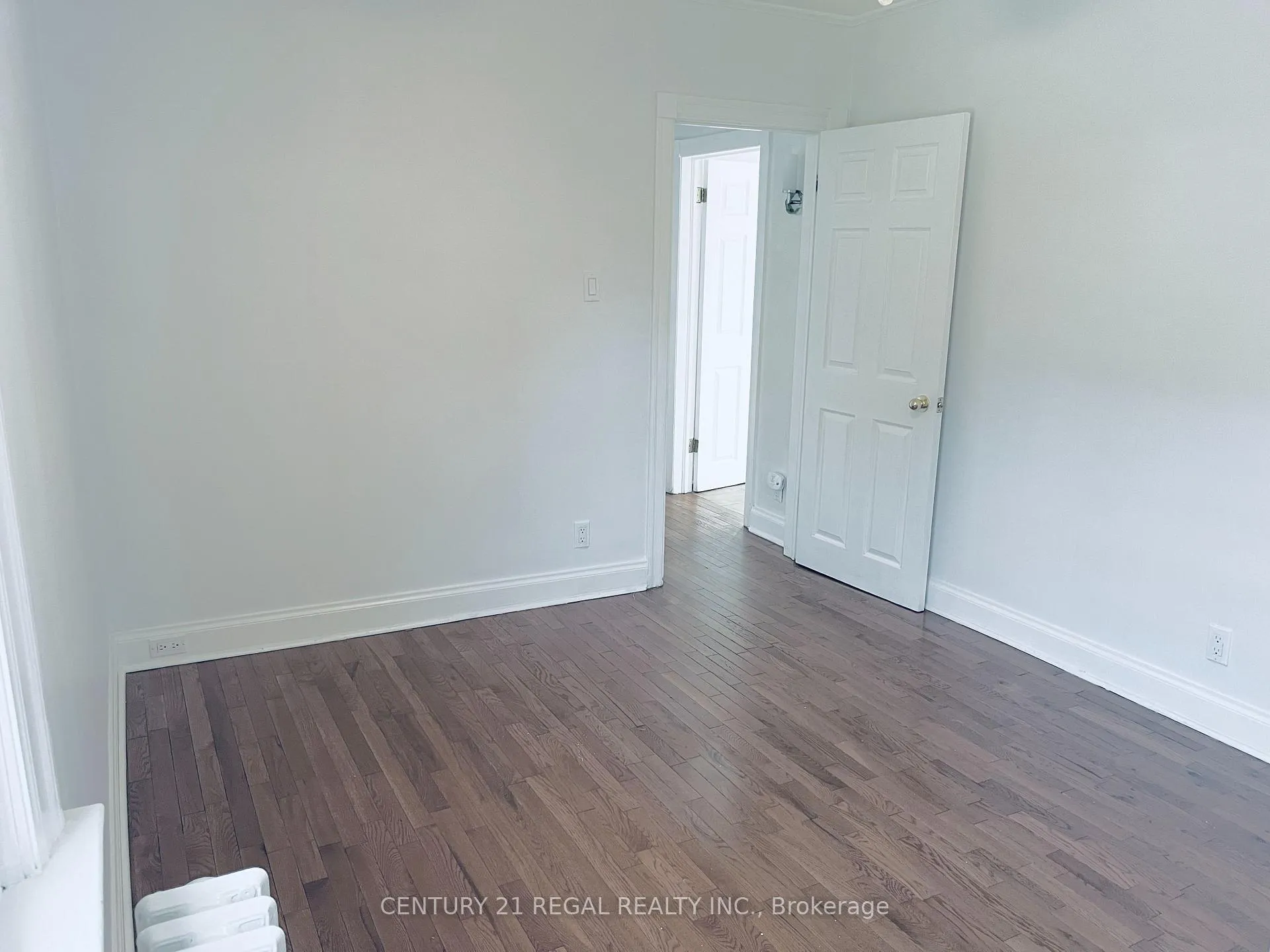 Photo 11 of 493 Plains Road, Toronto, East York — HOMEH