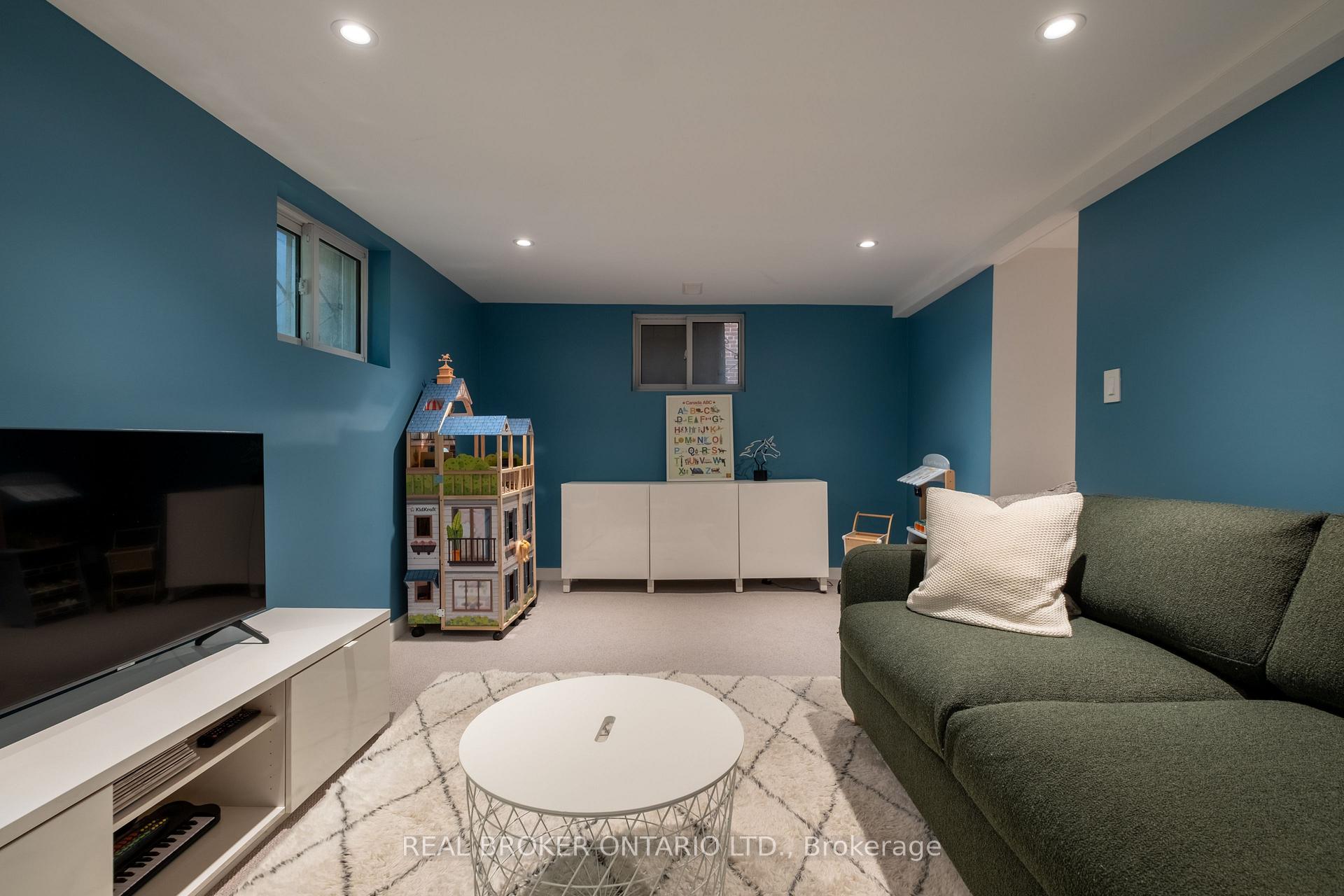 Photo 15 of 5 Wembley Drive, Toronto, Woodbine Corridor — HOMEH