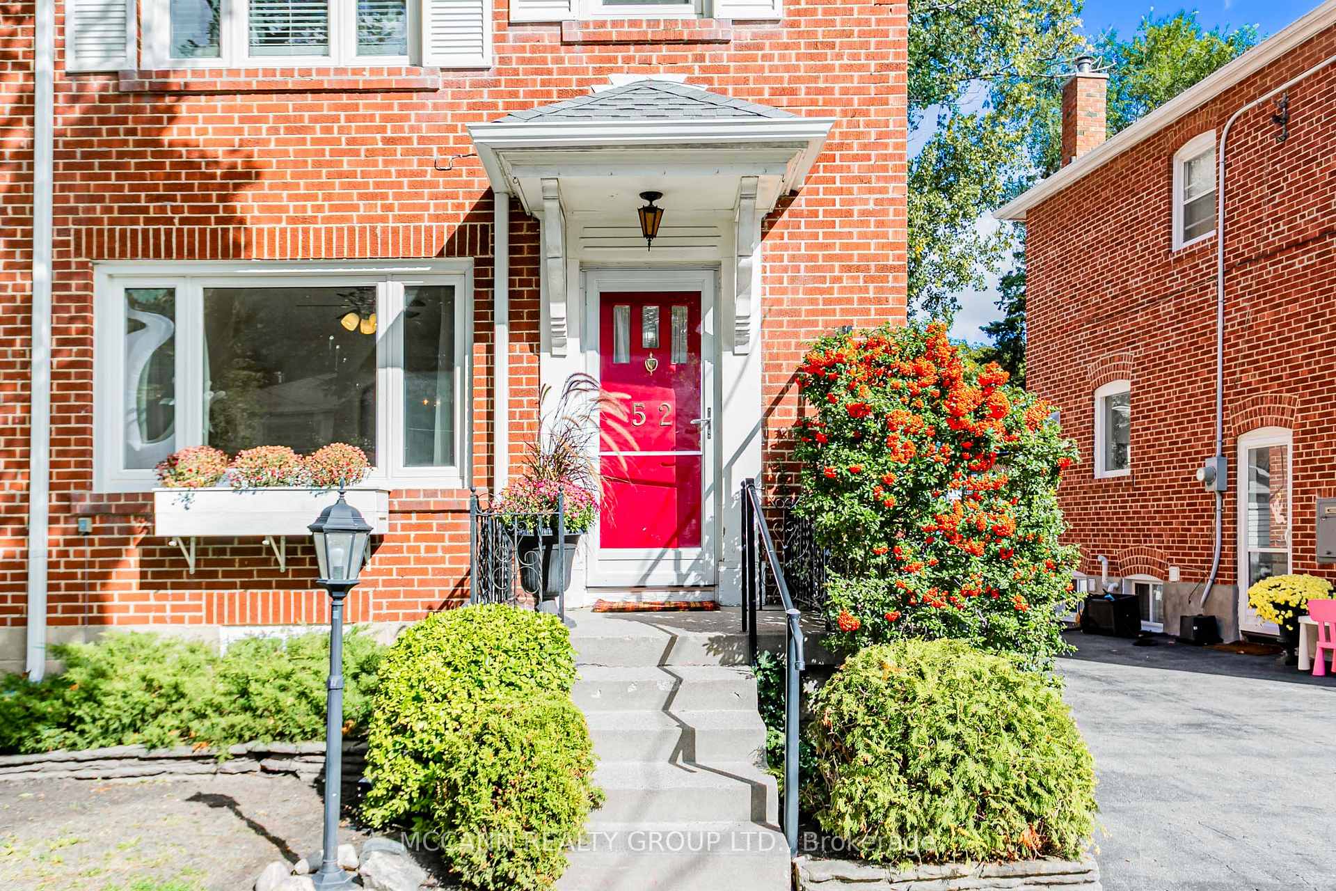 Photo 3 of 52 Thursfield Crescent, Toronto, Leaside — HOMEH
