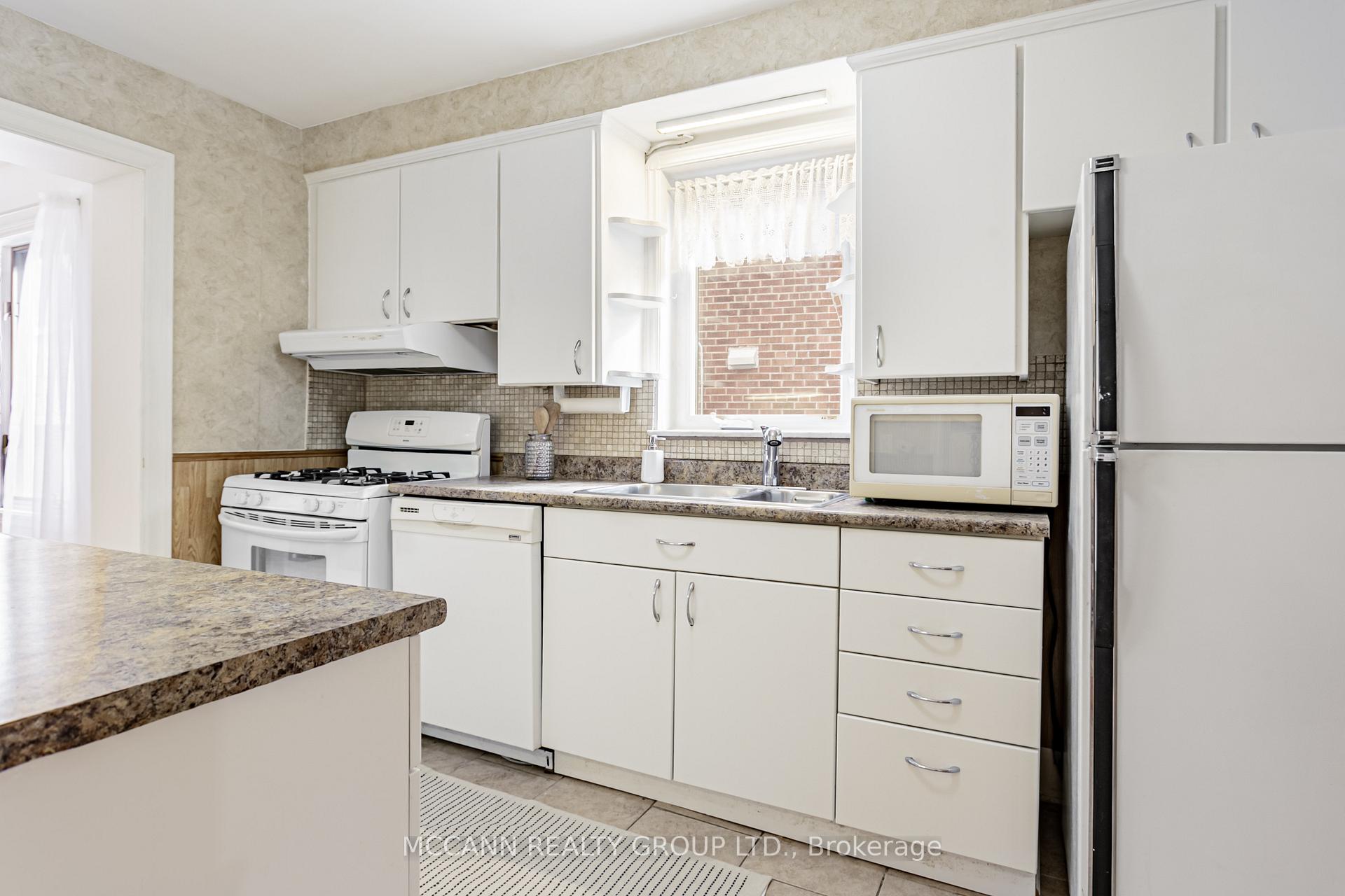 Photo 11 of 52 Thursfield Crescent, Toronto, Leaside — HOMEH