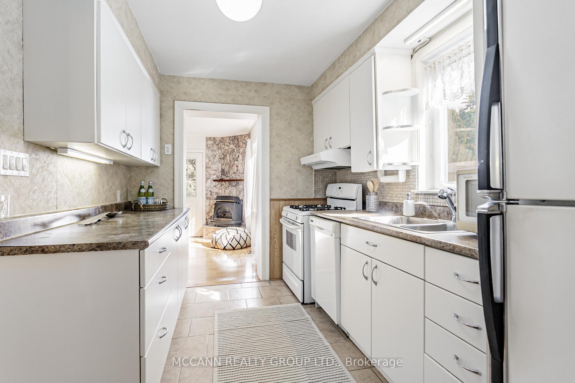 Photo 12 of 52 Thursfield Crescent, Toronto, Leaside — HOMEH