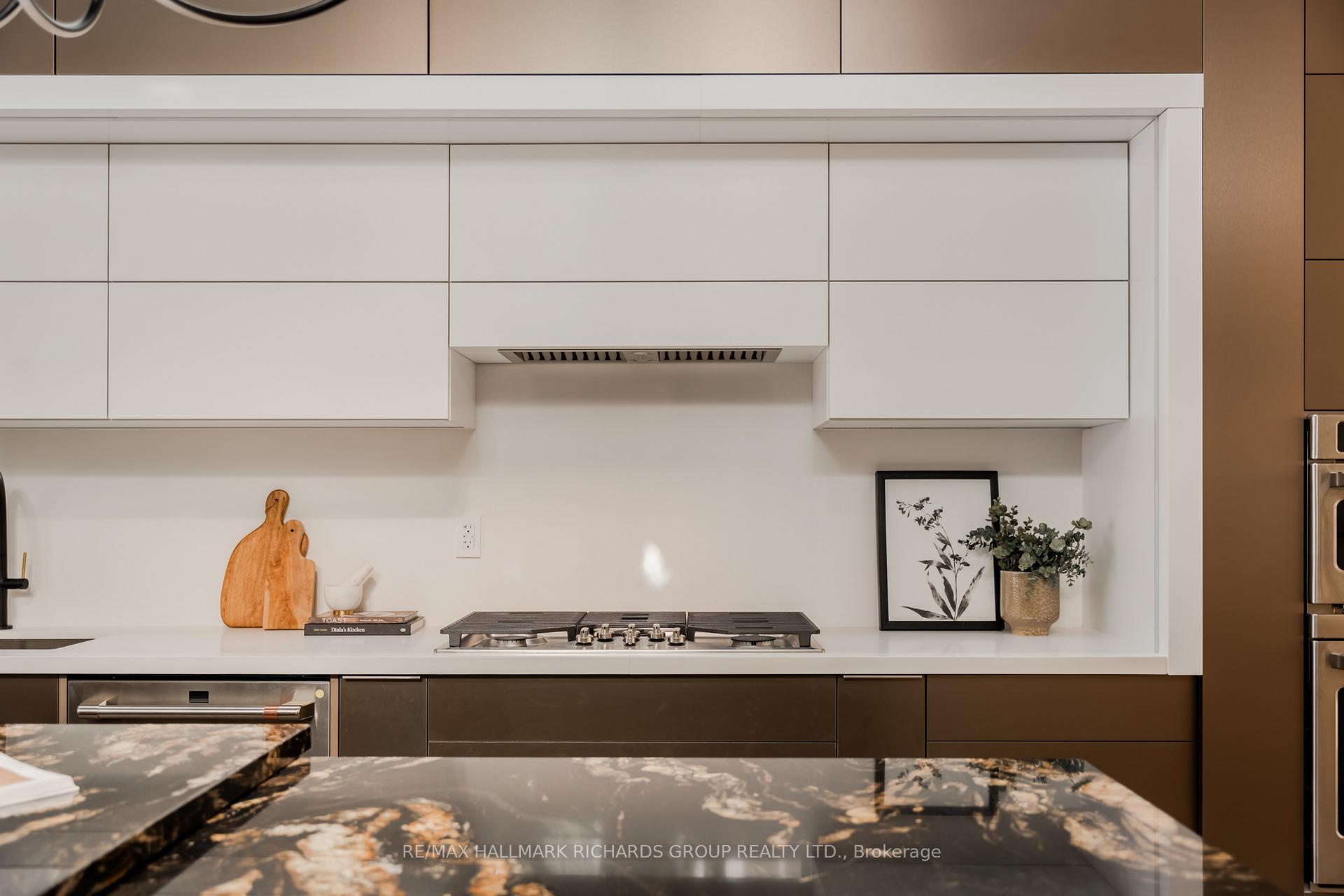 Photo 7 of 19 Devon Road, Toronto, East End-Danforth — HOMEH