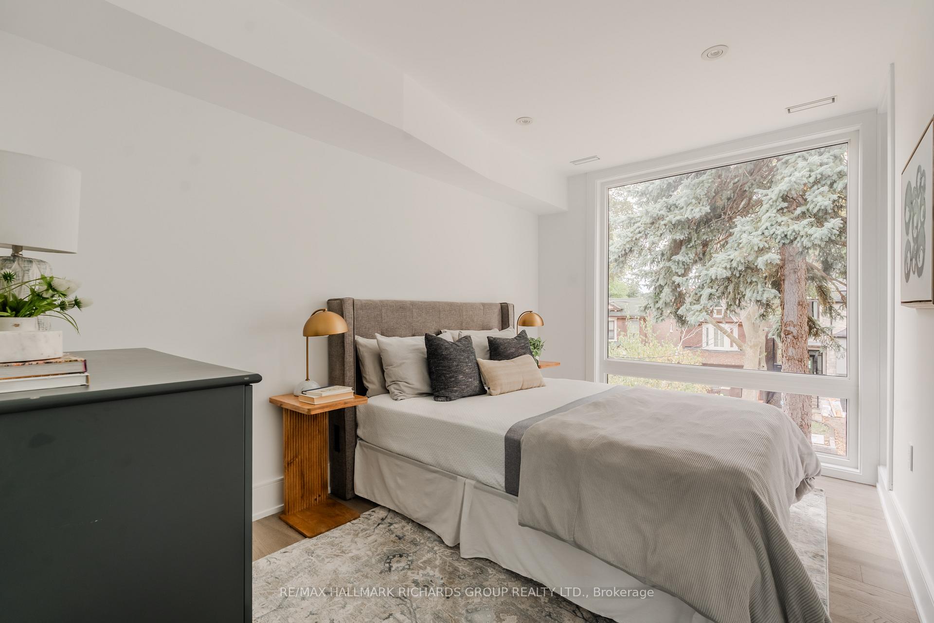 Photo 18 of 19 Devon Road, Toronto, East End-Danforth — HOMEH