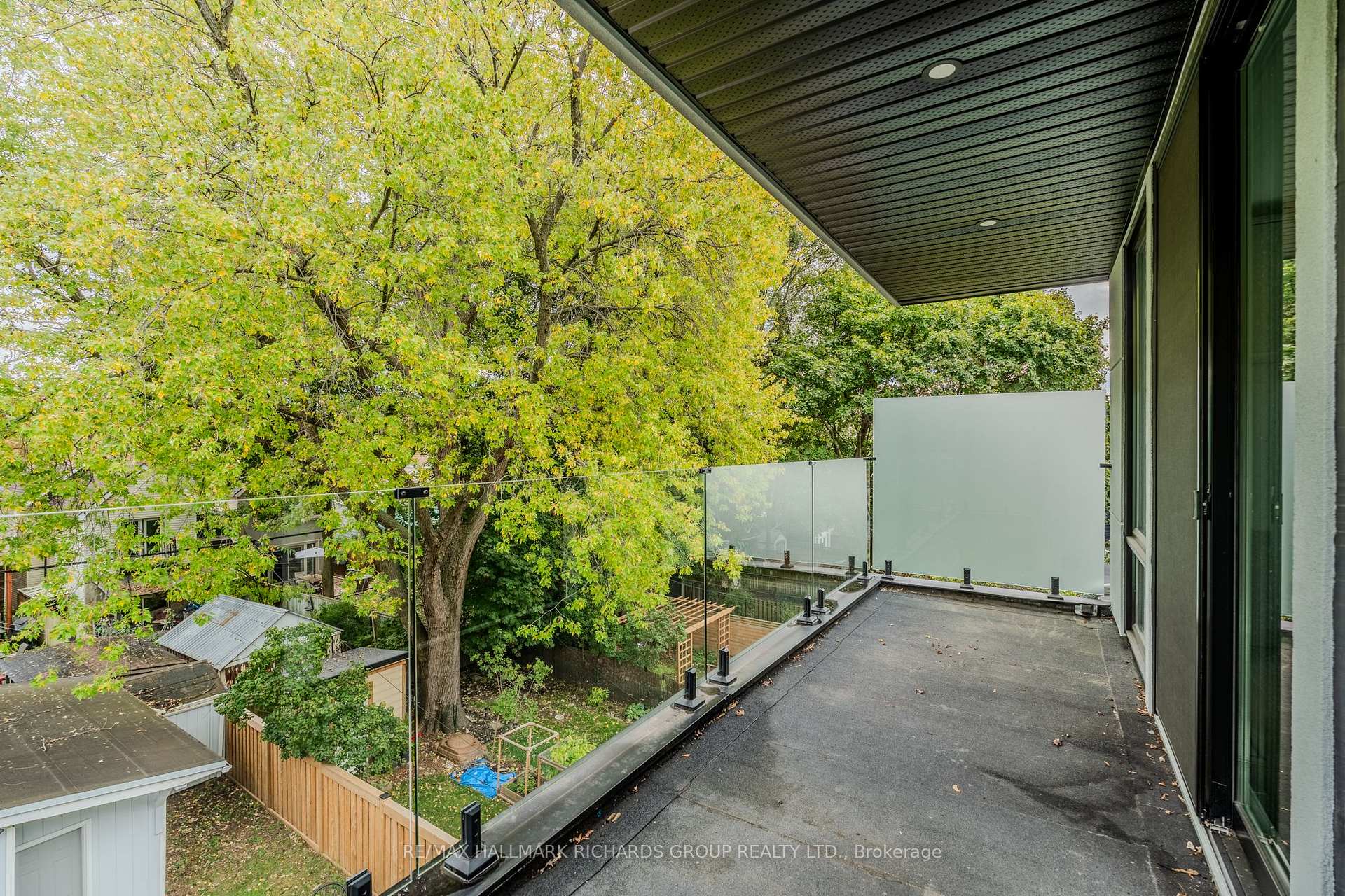 Photo 28 of 19 Devon Road, Toronto, East End-Danforth — HOMEH