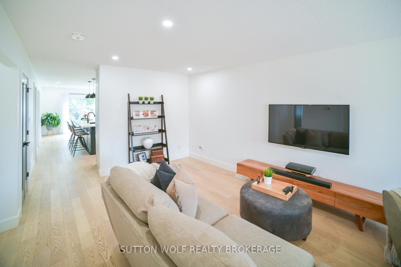 Photo 3 of 52 Metcalfe Street E, Strathroy-Caradoc, SE — HOMEH