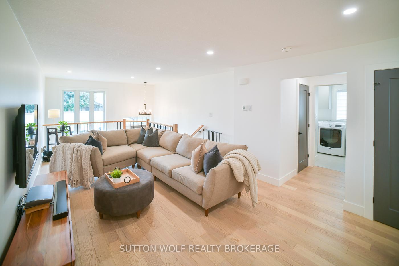 Photo 5 of 52 Metcalfe Street E, Strathroy-Caradoc, SE — HOMEH