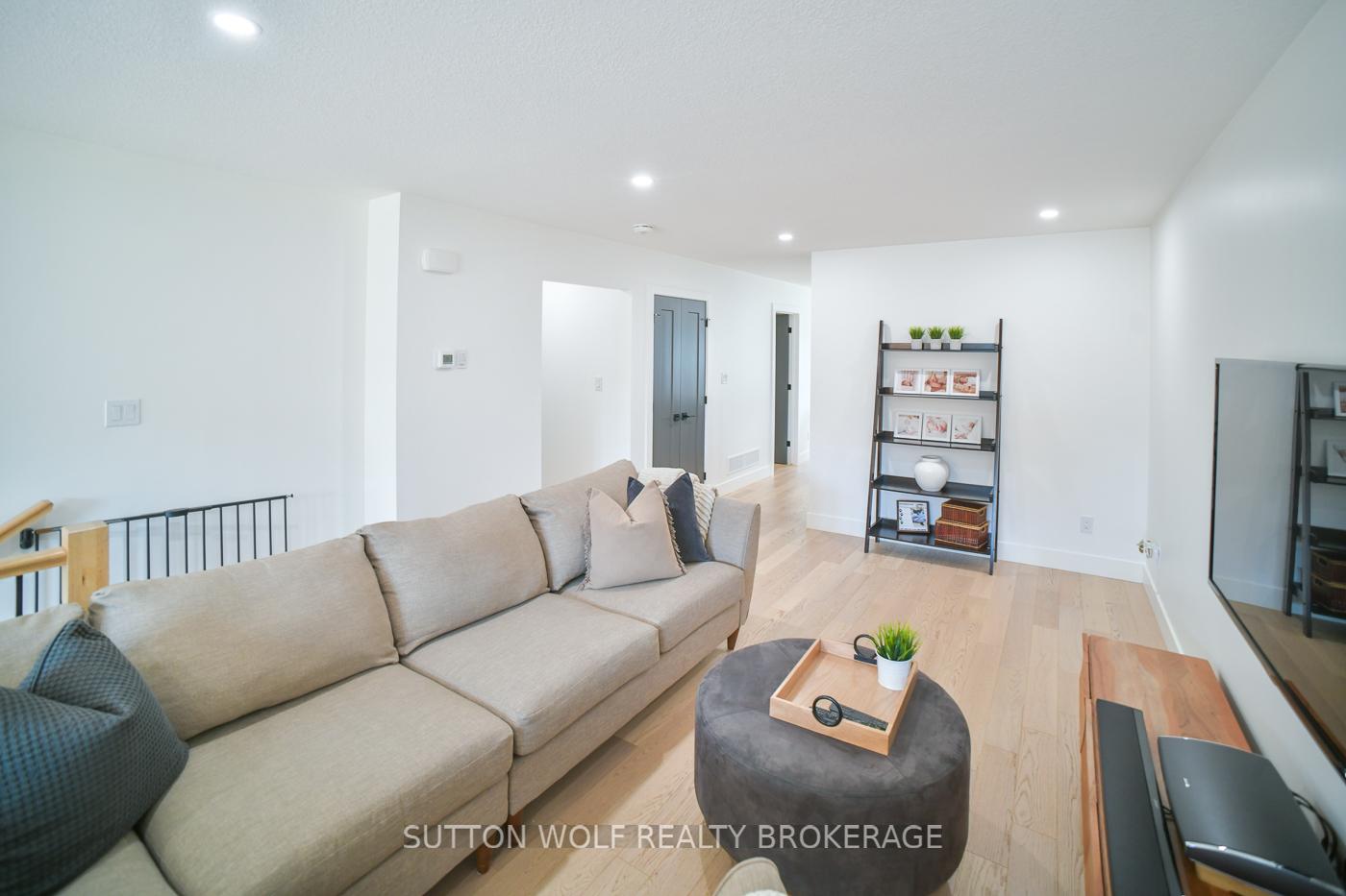 Photo 6 of 52 Metcalfe Street E, Strathroy-Caradoc, SE — HOMEH
