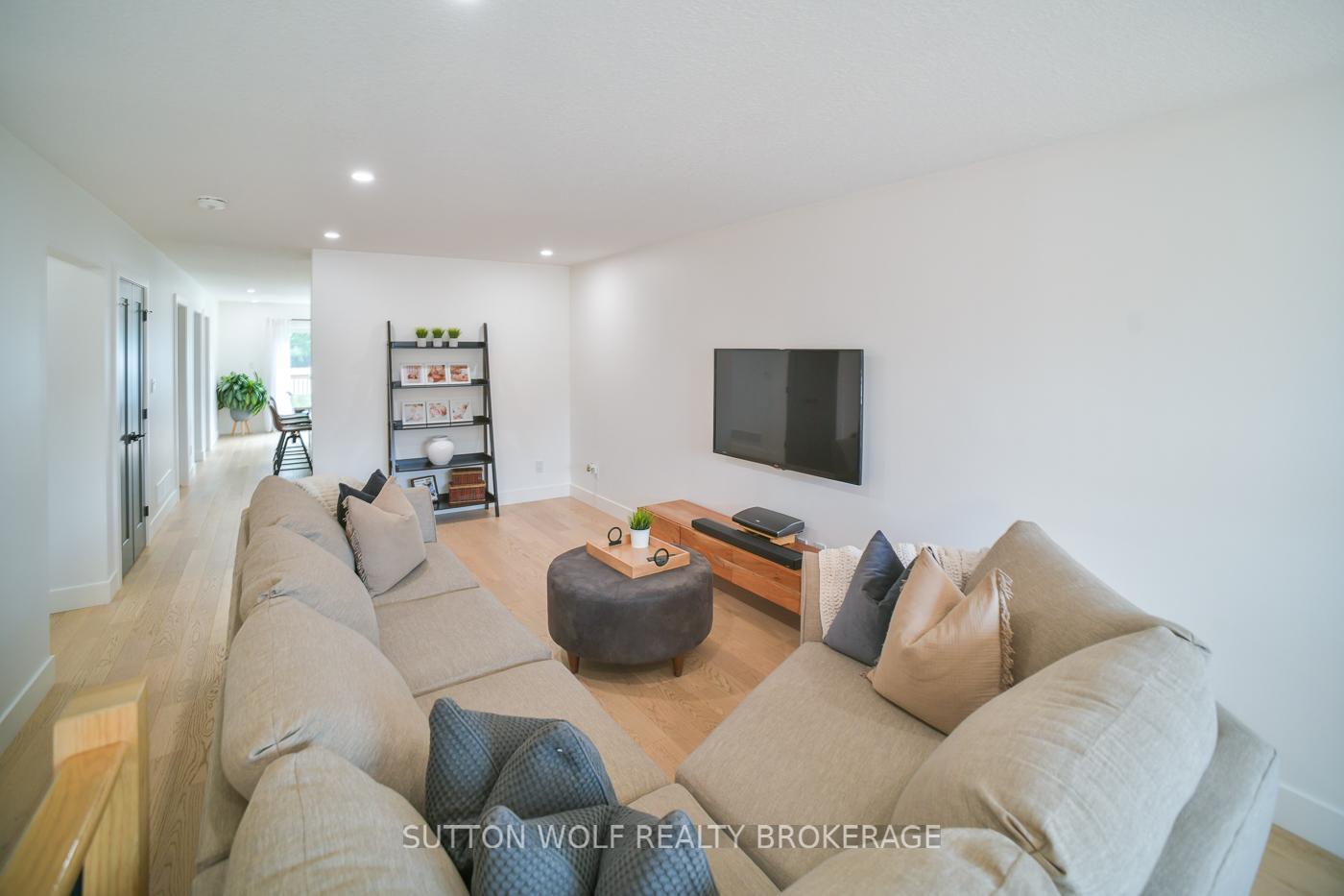 Photo 7 of 52 Metcalfe Street E, Strathroy-Caradoc, SE — HOMEH