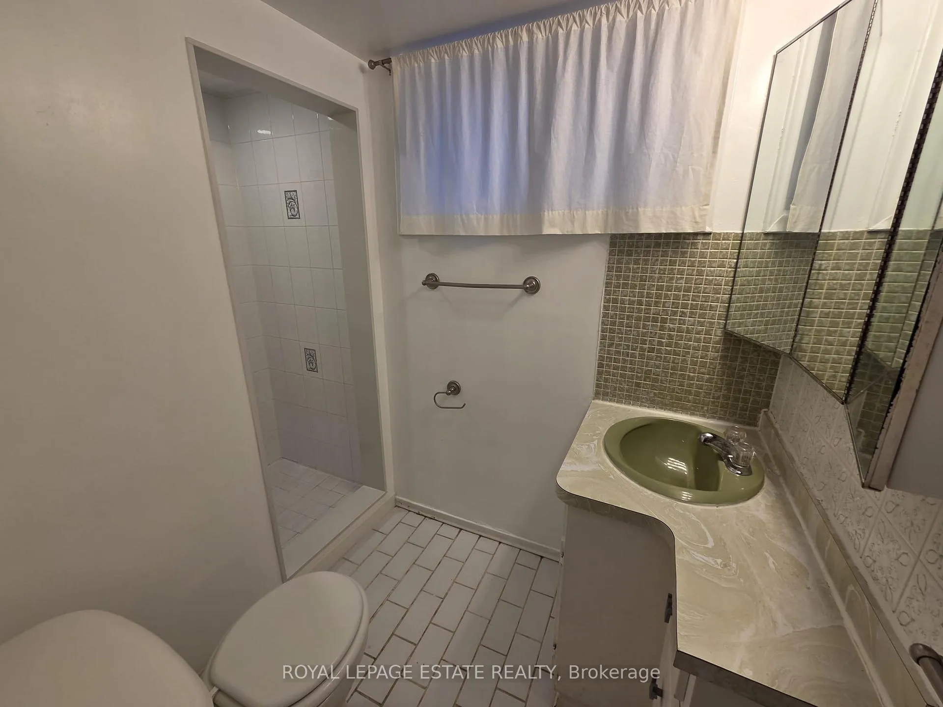 Photo 6 of Unit Lower, 19 Orley Avenue, Toronto, Woodbine-Lumsden — HOMEH