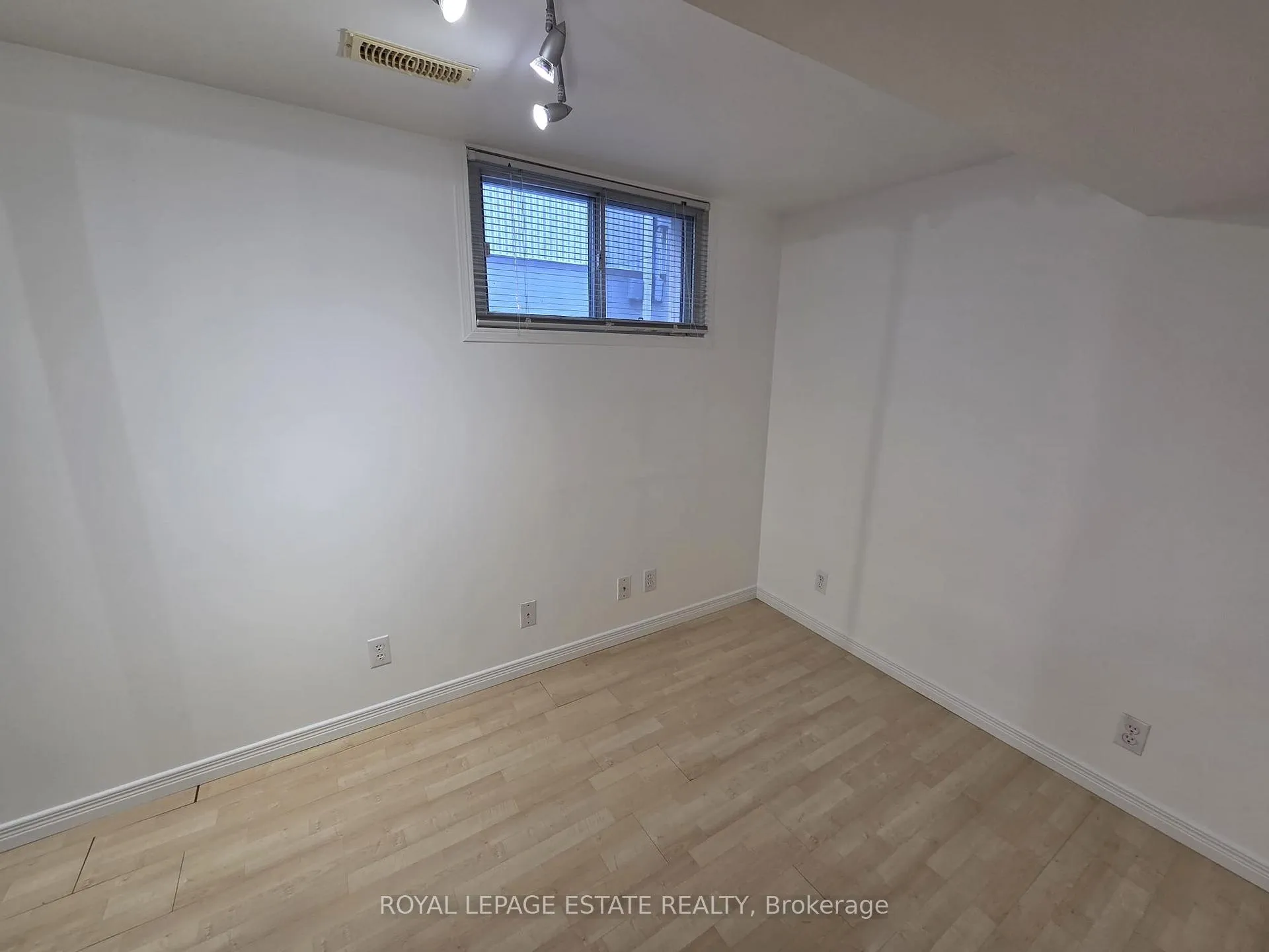 Photo 7 of Unit Lower, 19 Orley Avenue, Toronto, Woodbine-Lumsden — HOMEH