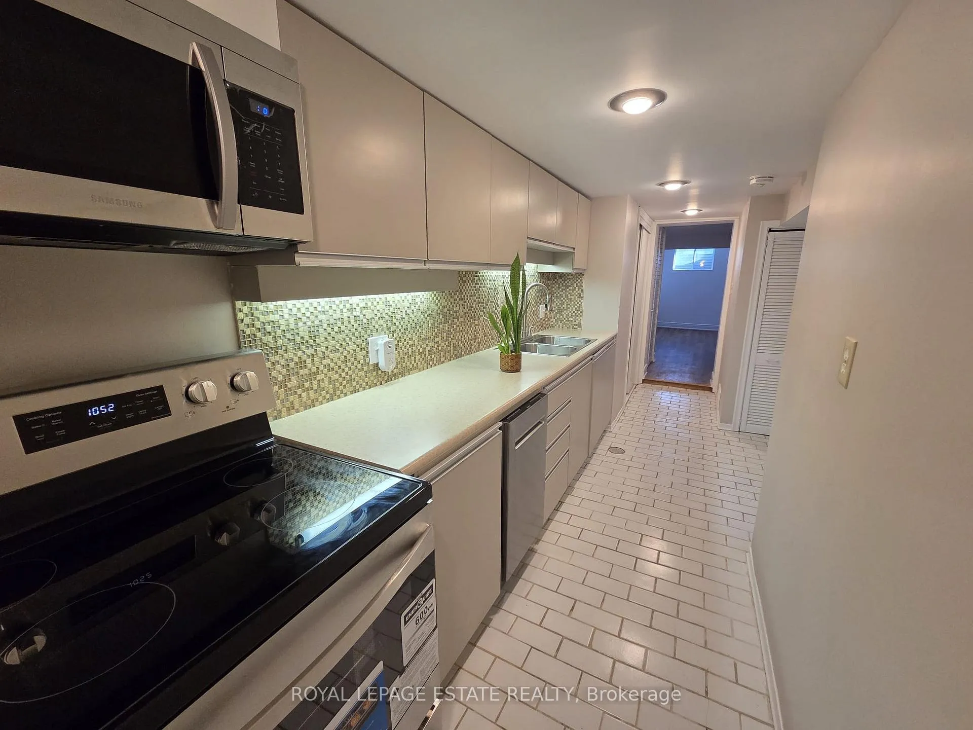 Photo 11 of Unit Lower, 19 Orley Avenue, Toronto, Woodbine-Lumsden — HOMEH