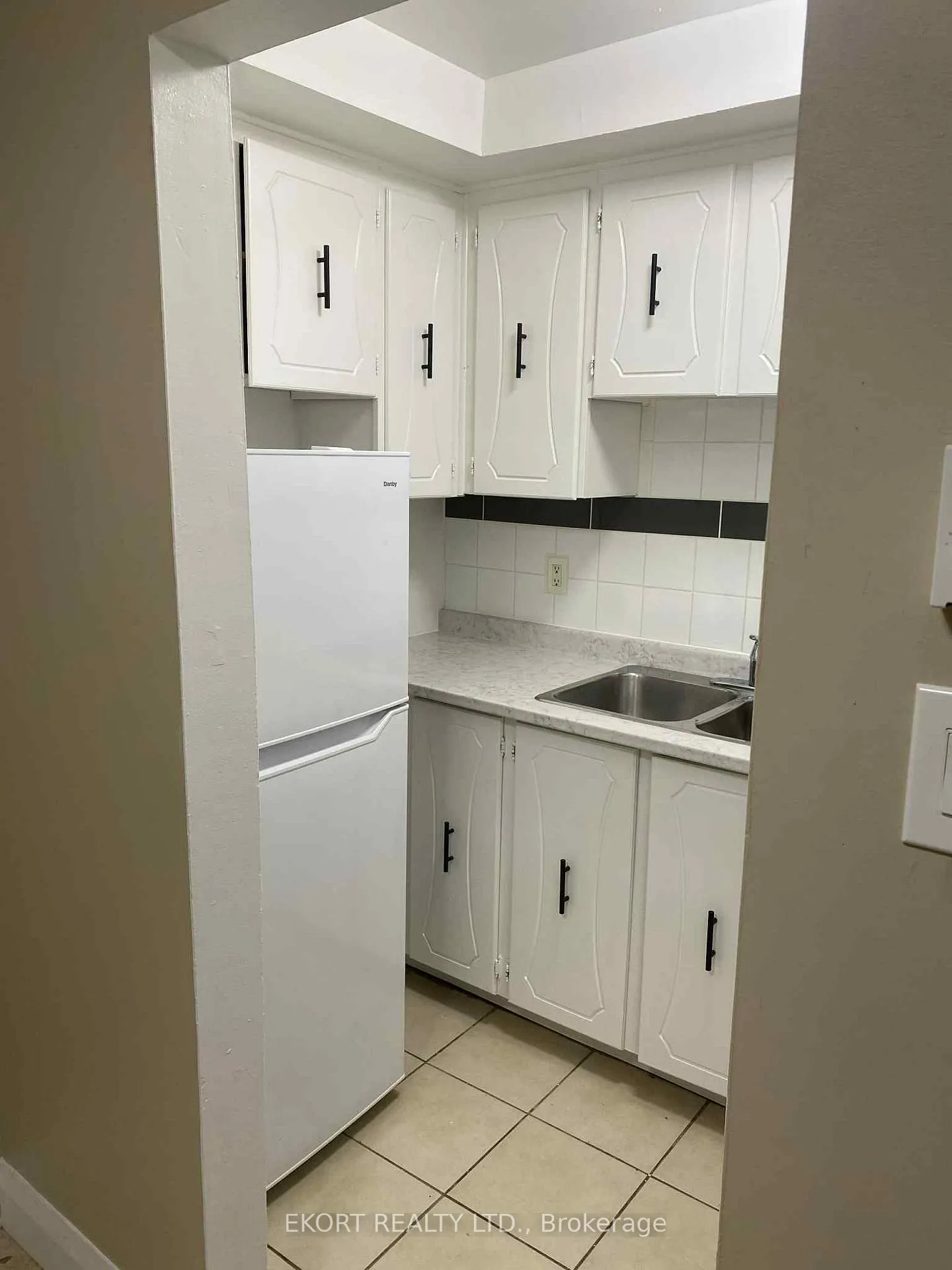 Photo 8 of Unit 103, 45 Cannifton Road, Belleville, Belleville Ward — HOMEH