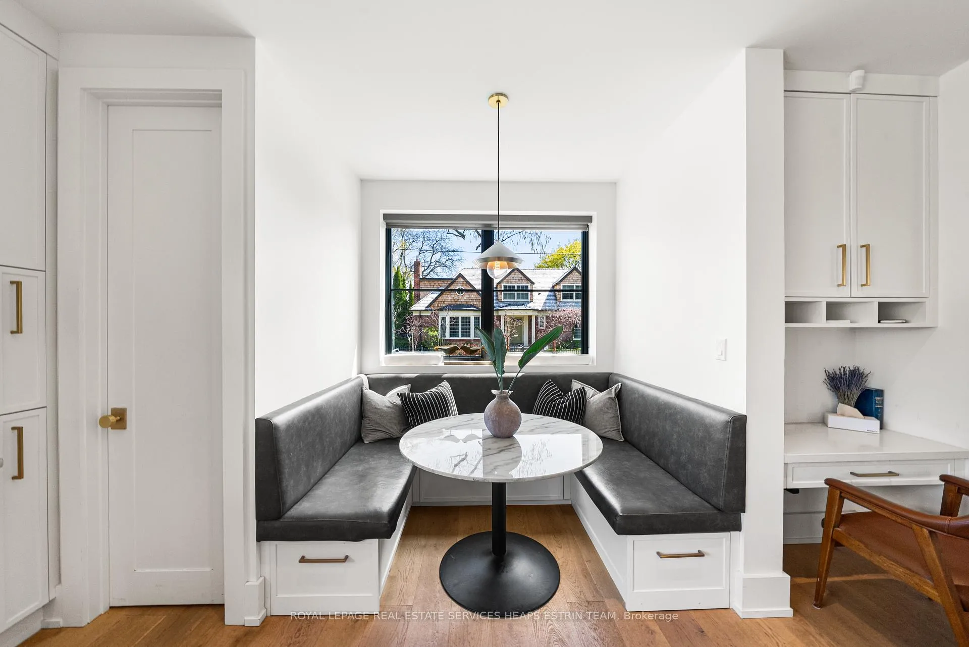 Photo 8 of 44 Bennington Heights Drive, Toronto, Leaside — HOMEH