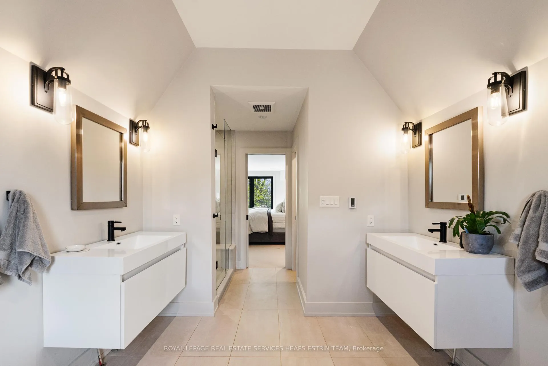 Photo 20 of 44 Bennington Heights Drive, Toronto, Leaside — HOMEH