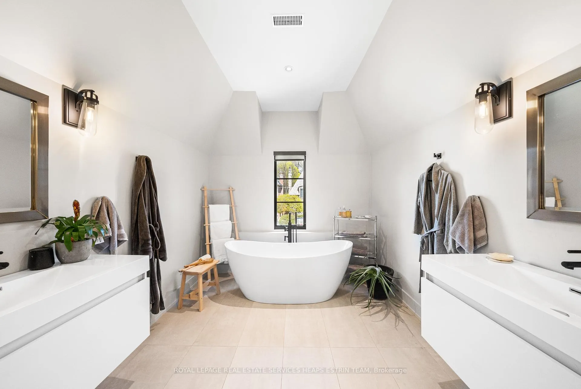 Photo 21 of 44 Bennington Heights Drive, Toronto, Leaside — HOMEH