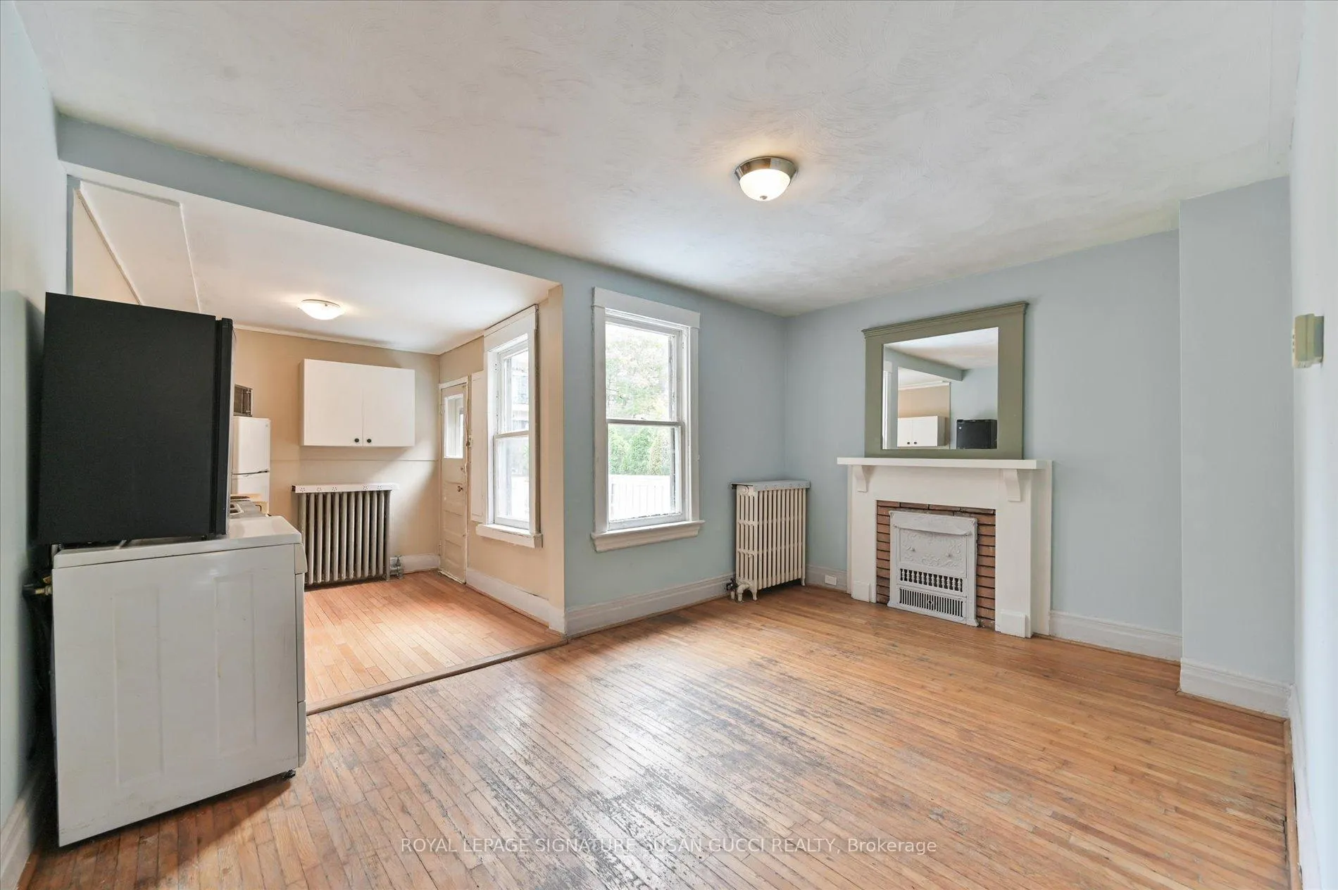 Photo 8 of 9 Everett Crescent, Toronto, Woodbine-Lumsden — HOMEH