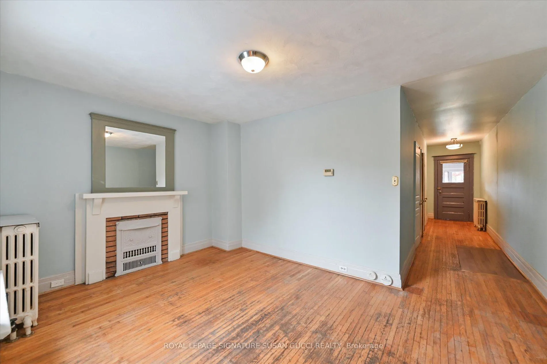 Photo 10 of 9 Everett Crescent, Toronto, Woodbine-Lumsden — HOMEH