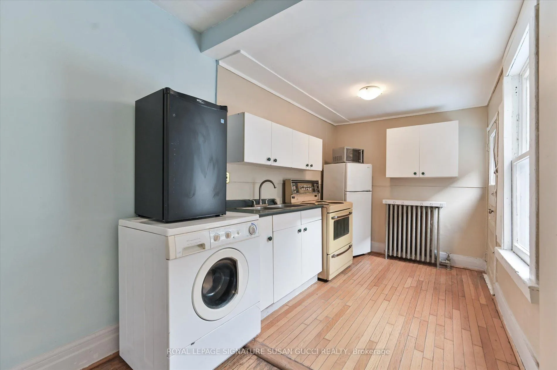 Photo 11 of 9 Everett Crescent, Toronto, Woodbine-Lumsden — HOMEH