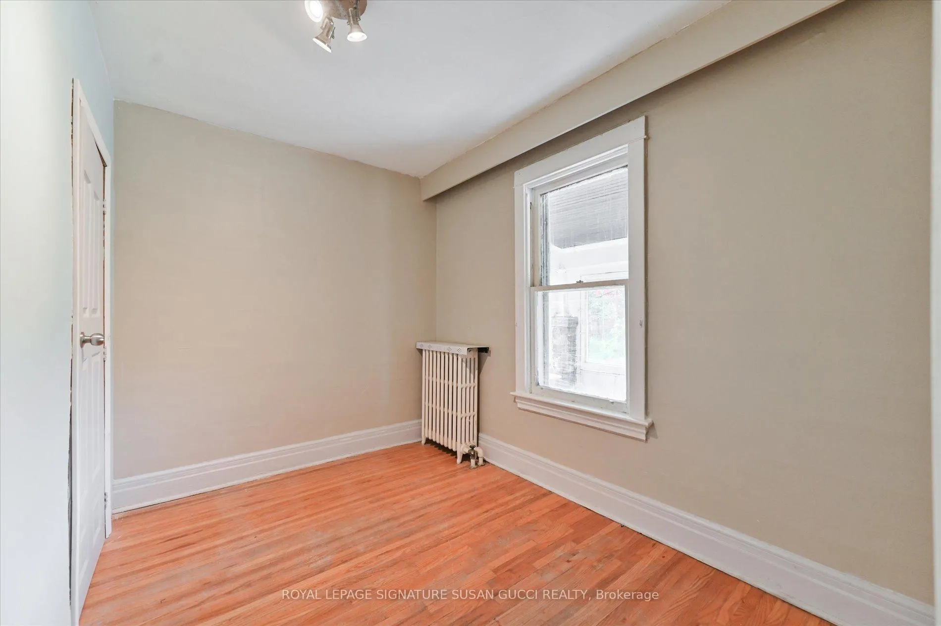 Photo 14 of 9 Everett Crescent, Toronto, Woodbine-Lumsden — HOMEH