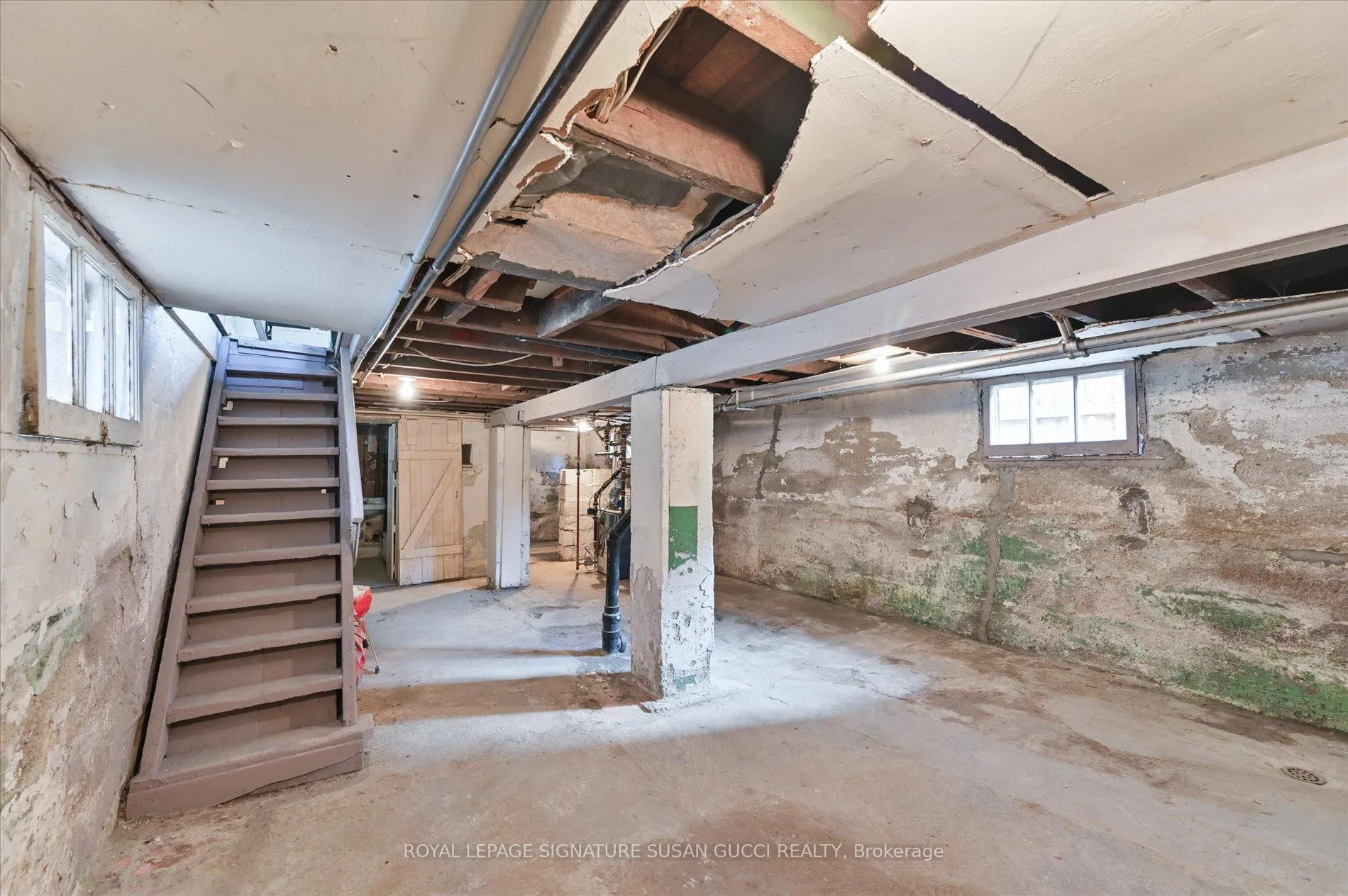 Photo 17 of 9 Everett Crescent, Toronto, Woodbine-Lumsden — HOMEH