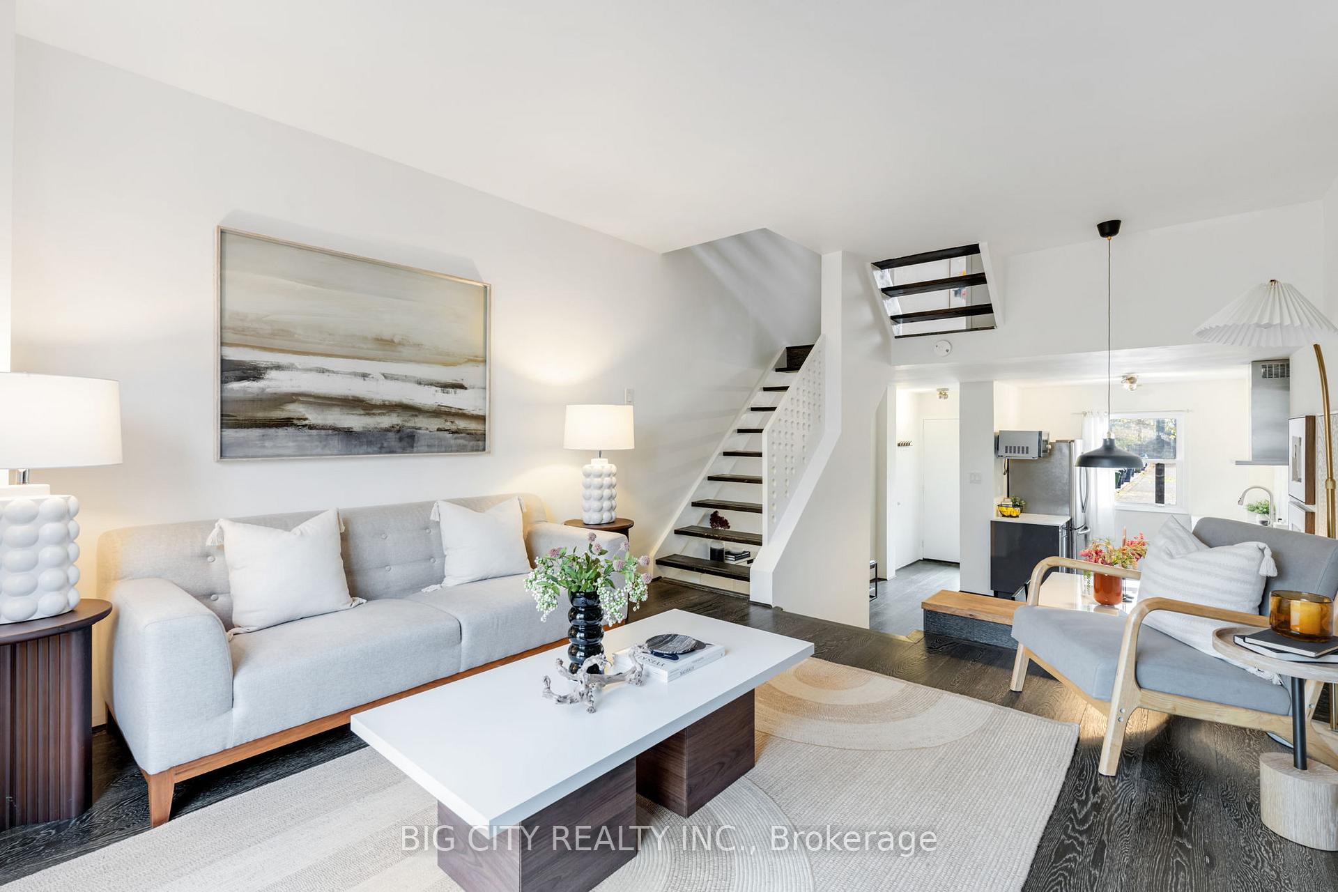 Photo 2 of 110 Torbrick Road, Toronto, Greenwood-Coxwell — HOMEH