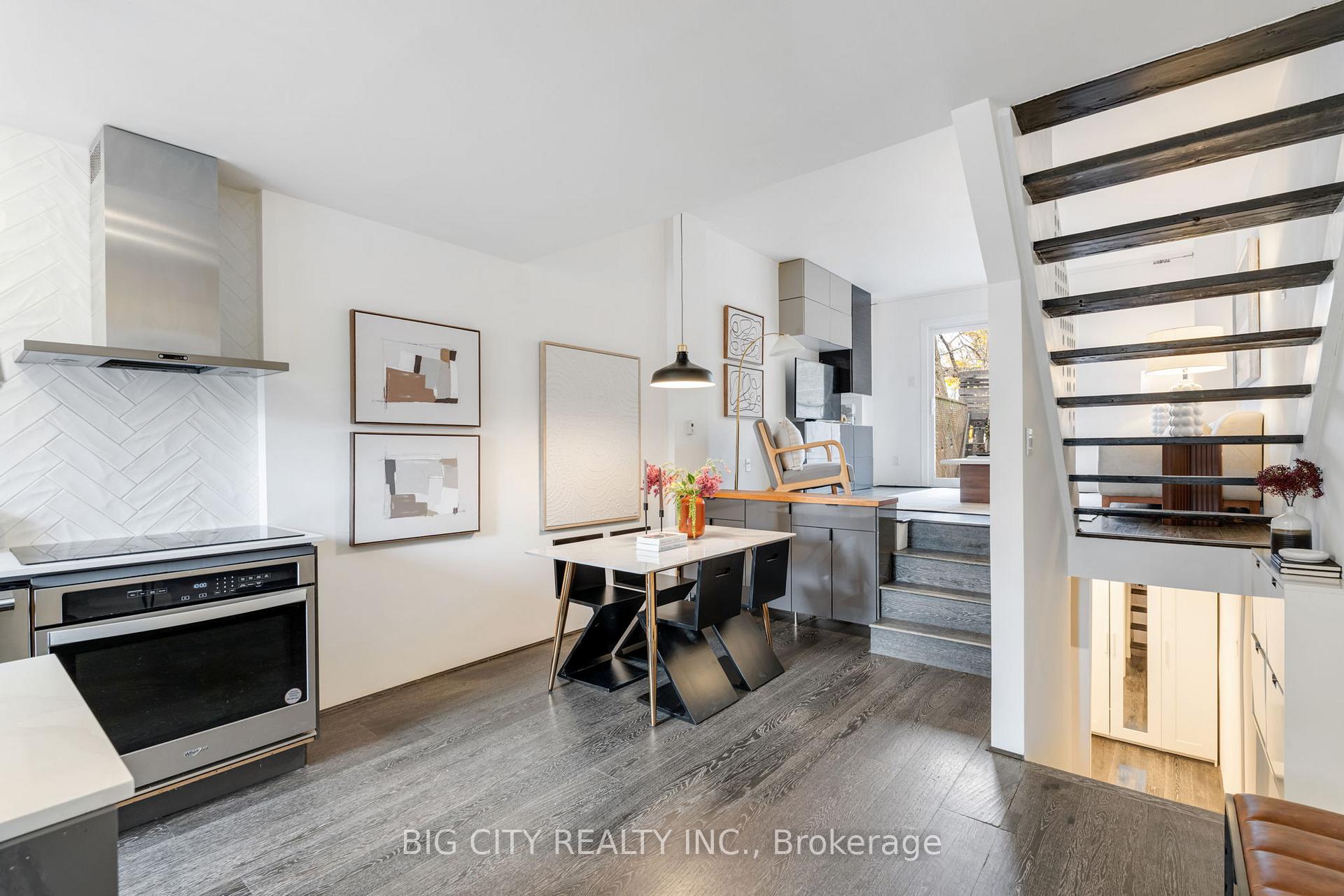 Photo 3 of 110 Torbrick Road, Toronto, Greenwood-Coxwell — HOMEH