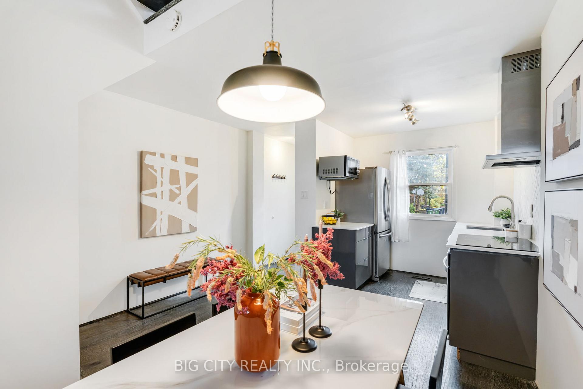 Photo 4 of 110 Torbrick Road, Toronto, Greenwood-Coxwell — HOMEH