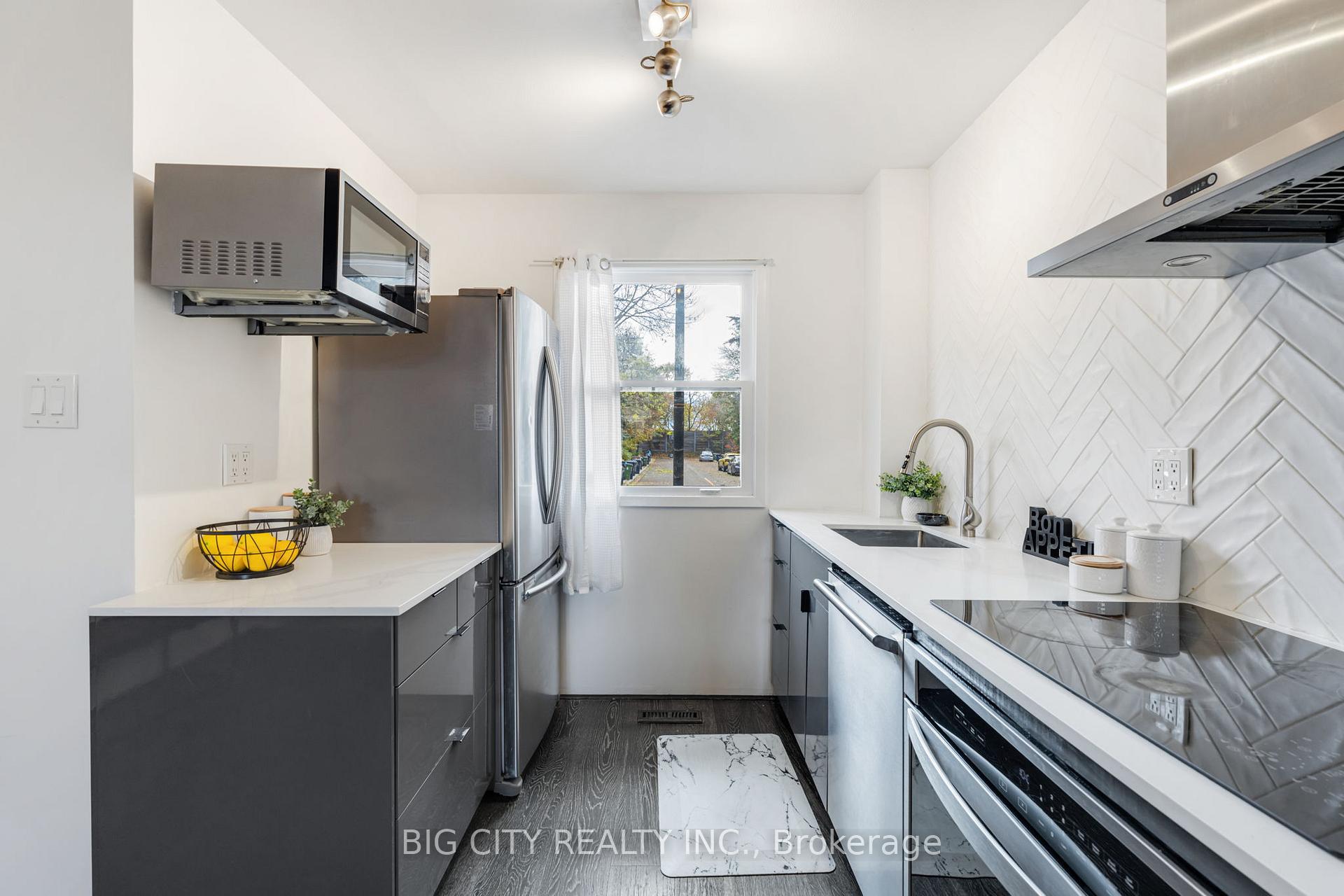 Photo 5 of 110 Torbrick Road, Toronto, Greenwood-Coxwell — HOMEH