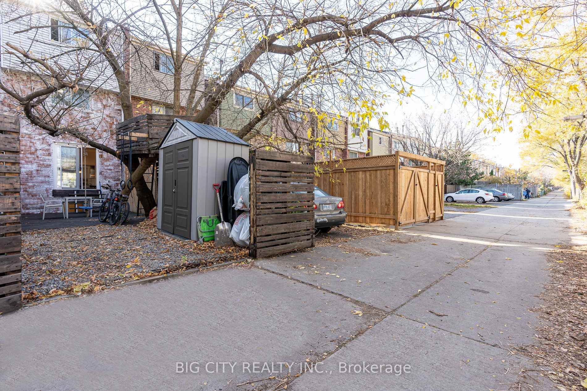 Photo 25 of 110 Torbrick Road, Toronto, Greenwood-Coxwell — HOMEH
